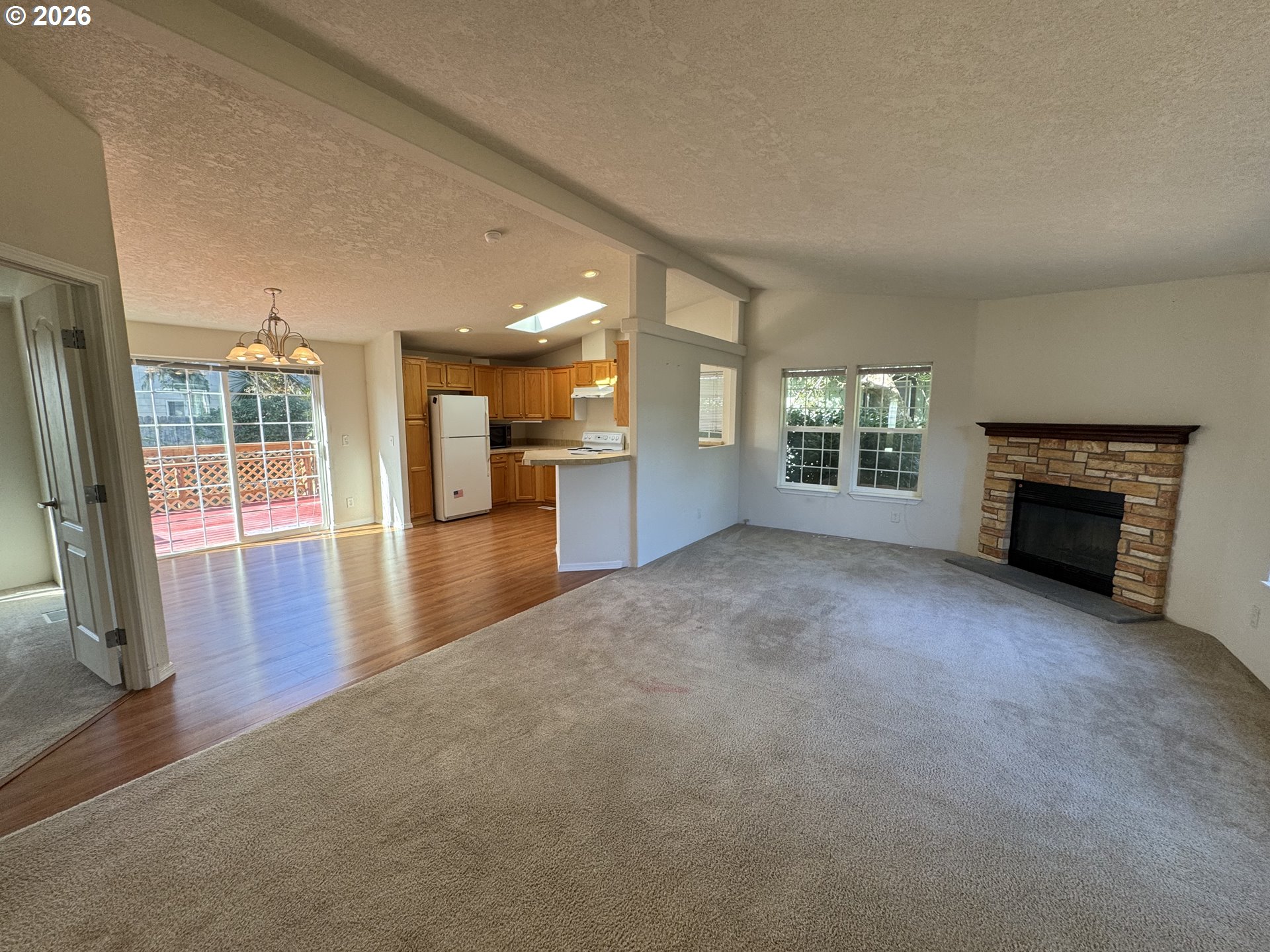 855 Maple St Property Photo 3