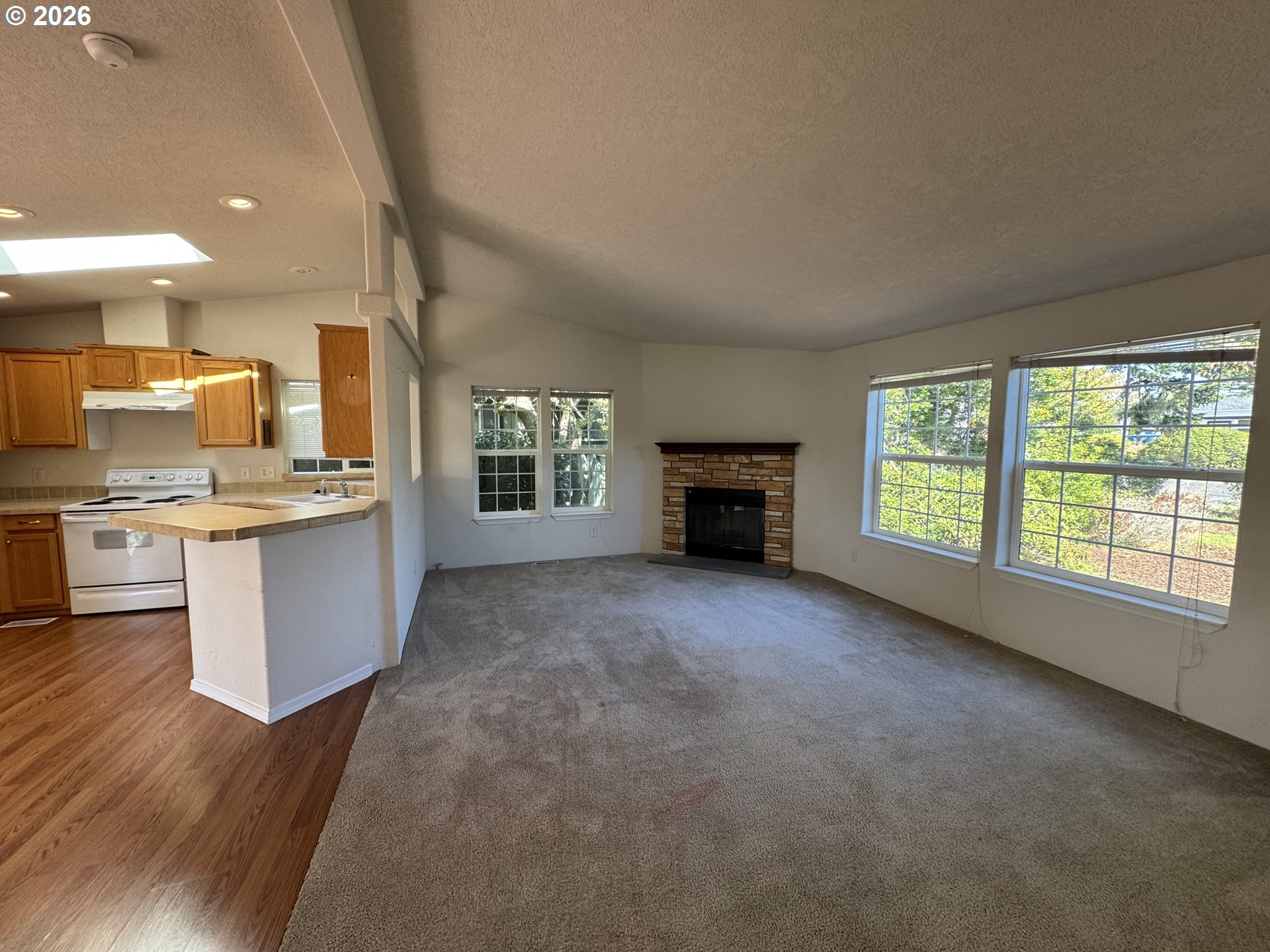 855 Maple St Property Photo 4
