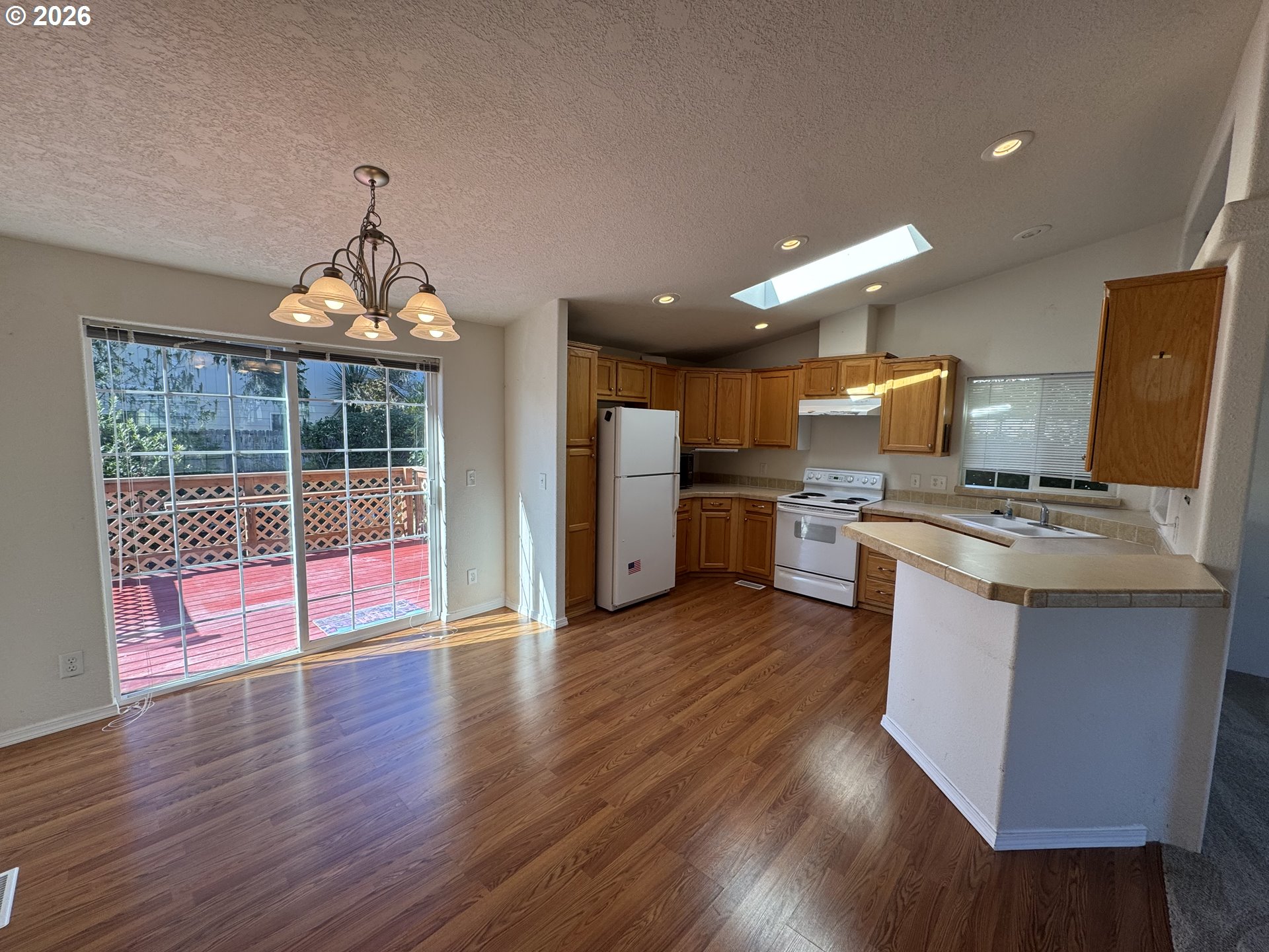 855 Maple St Property Photo 8