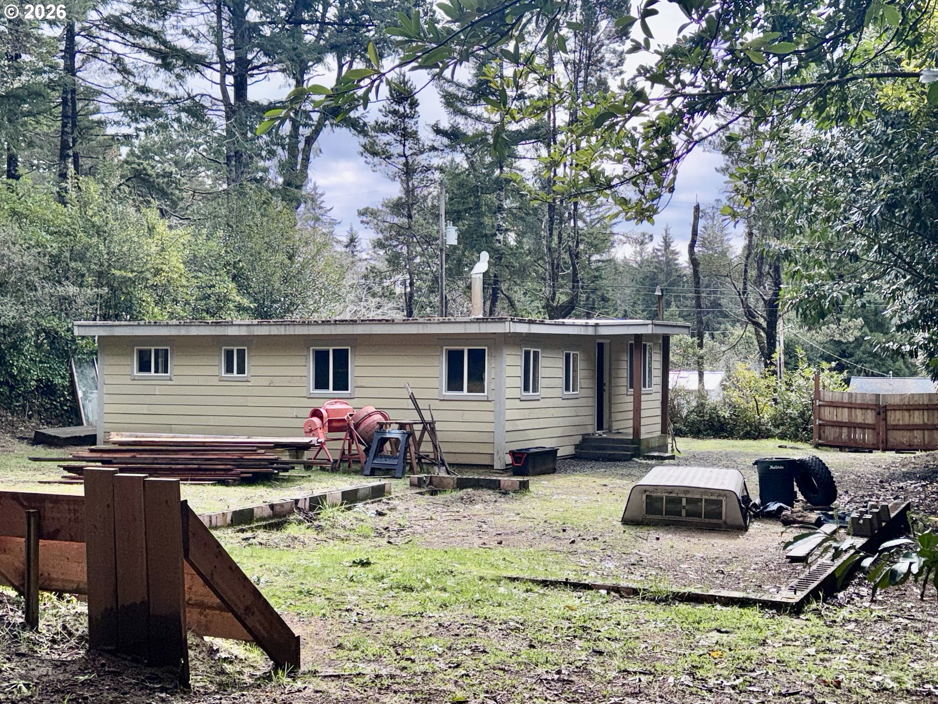 4923 MITCHELL LOOP RD Property Photo 1