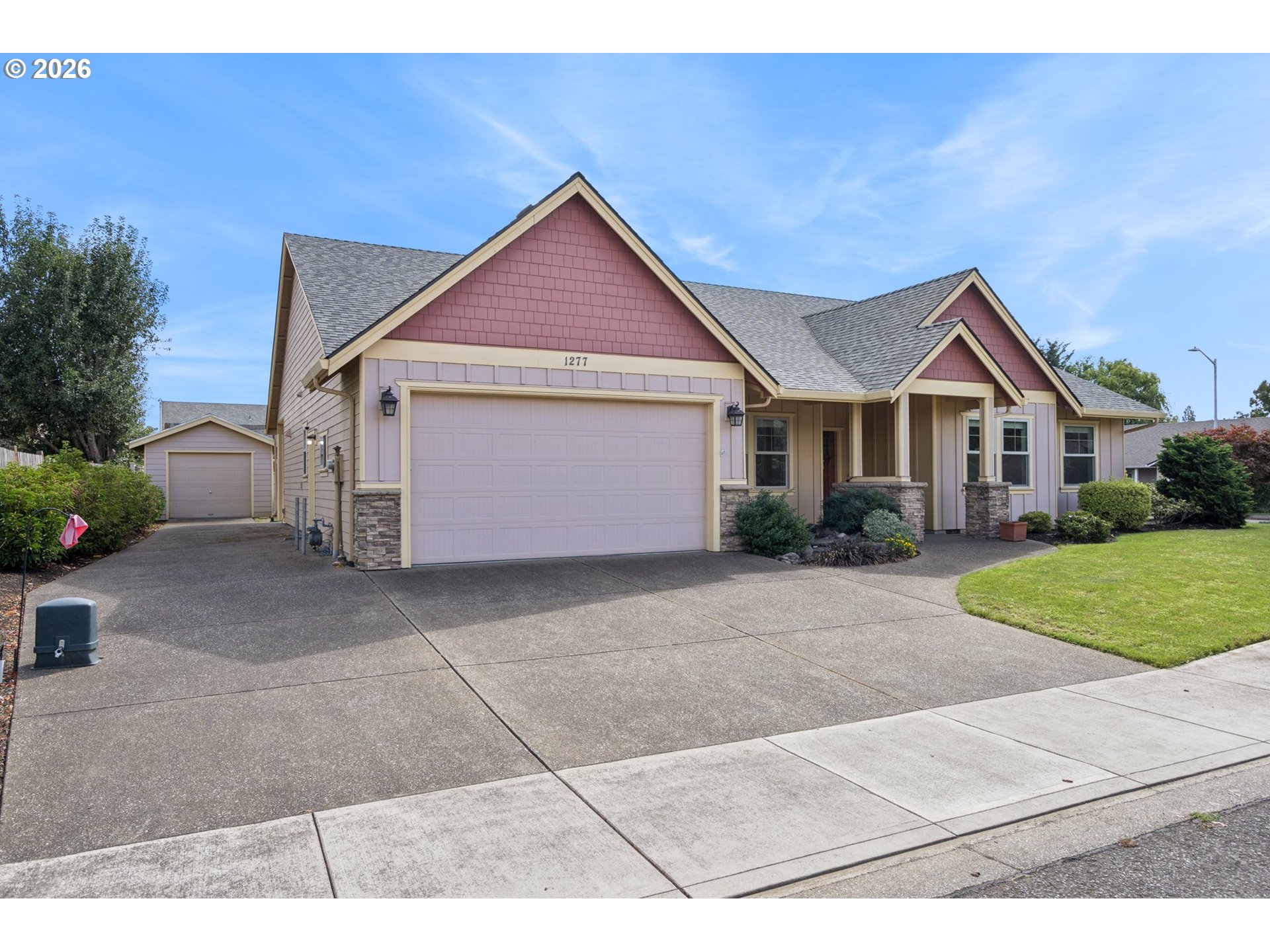 1277 Robert St Property Photo 2