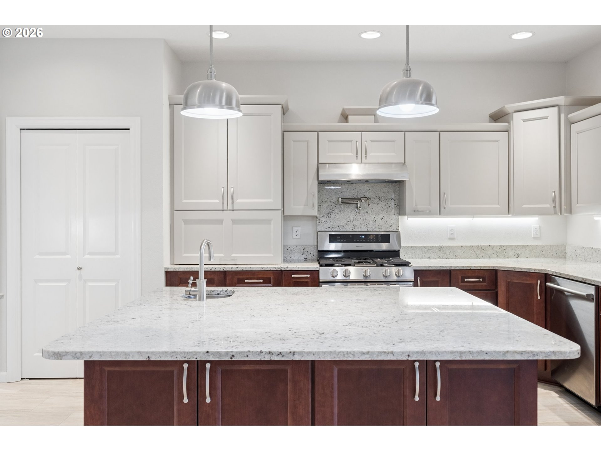 1277 Robert St Property Photo 16