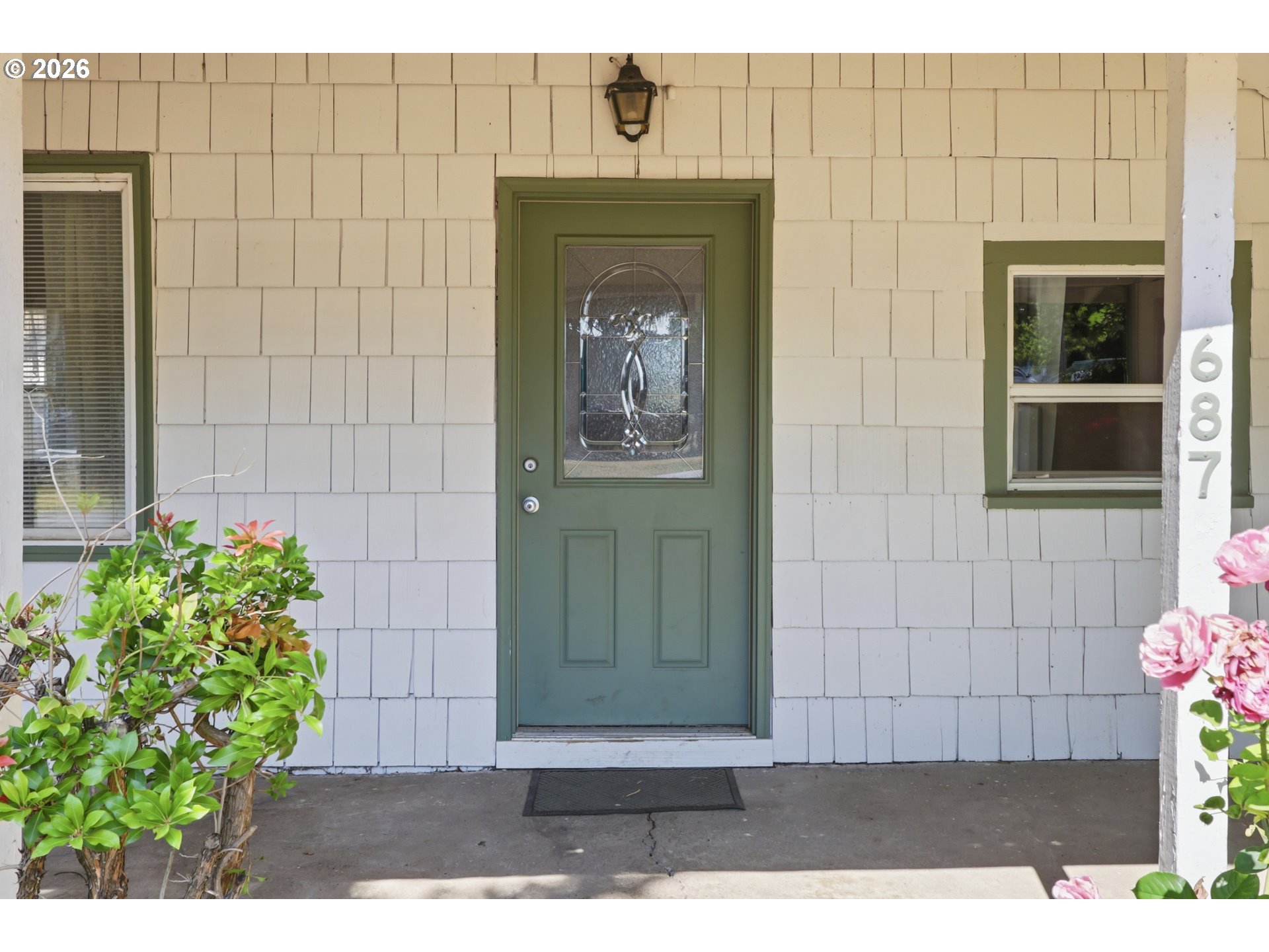 687 Jefferson St Property Photo 3