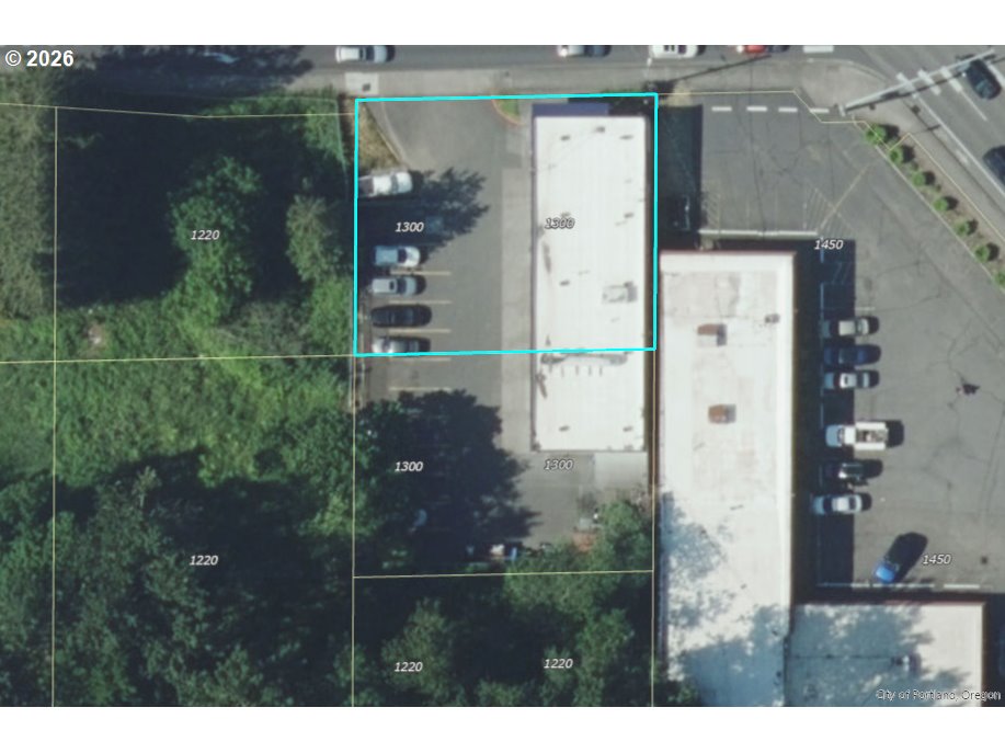 1300 Ne Division St Property Photo 3