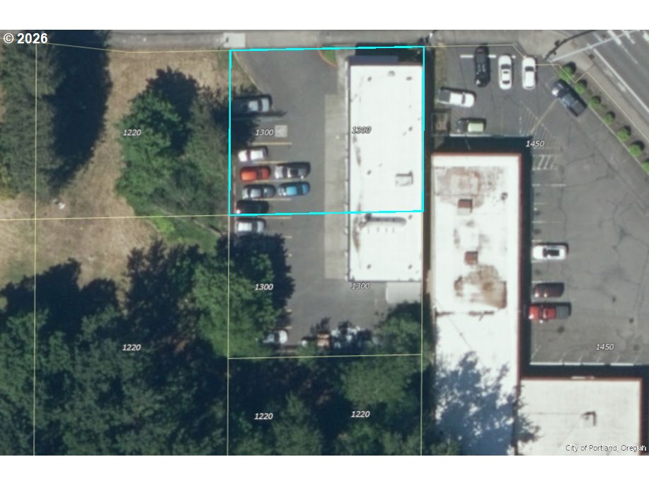 1300 Ne Division St Property Photo 4