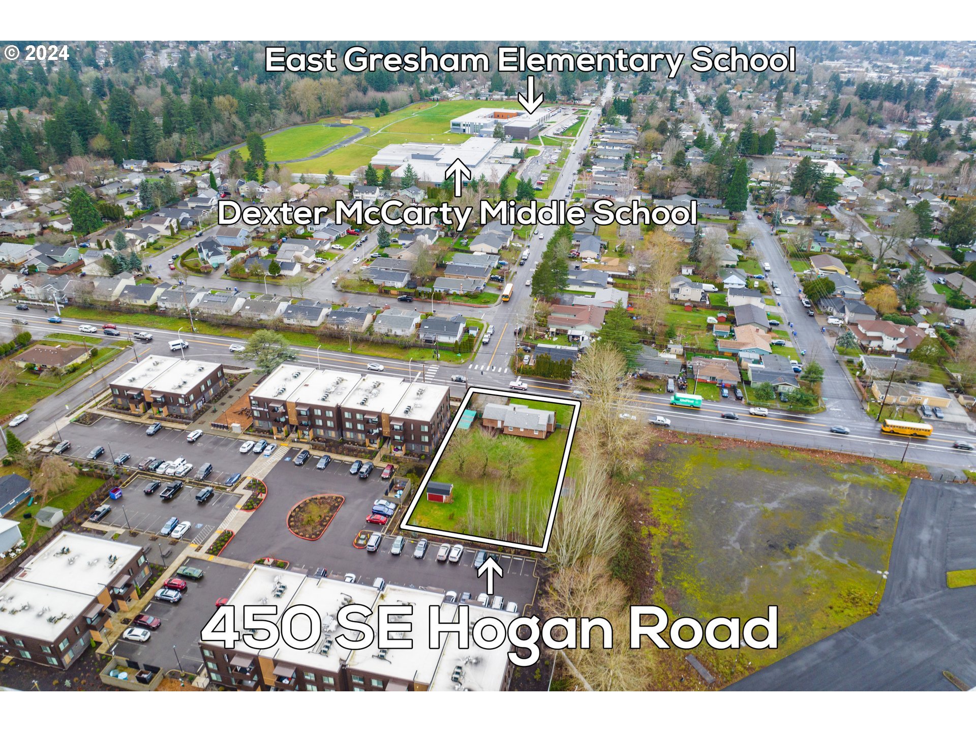 450 Se Hogan Rd Property Photo 3