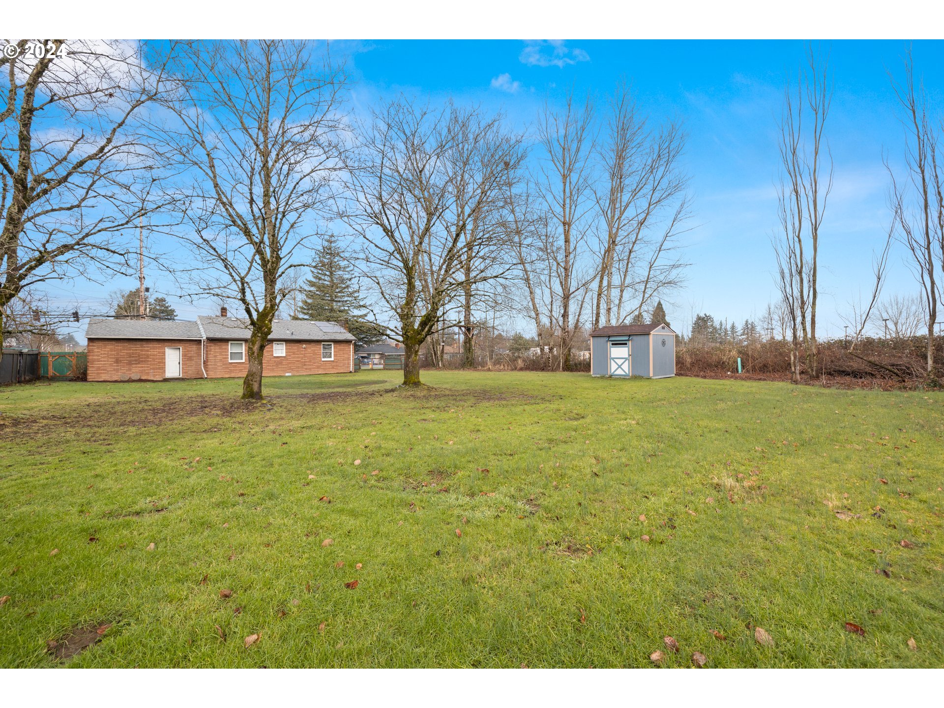 450 Se Hogan Rd Property Photo 22