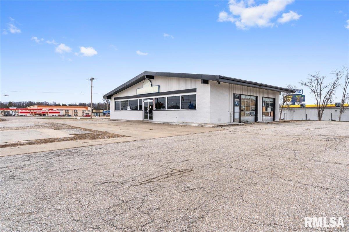 6000 S 6th Street Frontage Road Property Photo 1