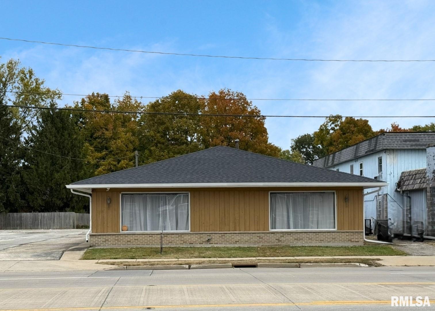 1055 N Henderson Street Property Photo 1