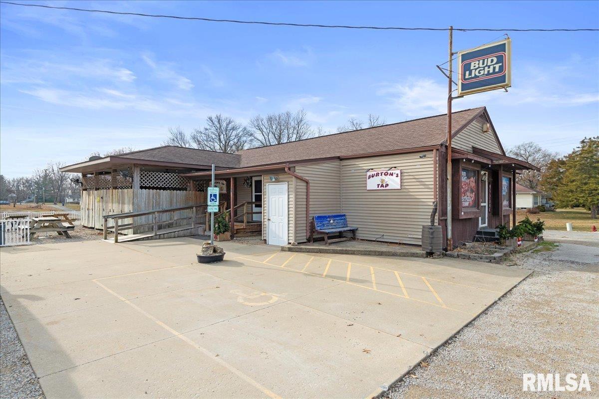 104 W Taylorville Road Property Photo 1