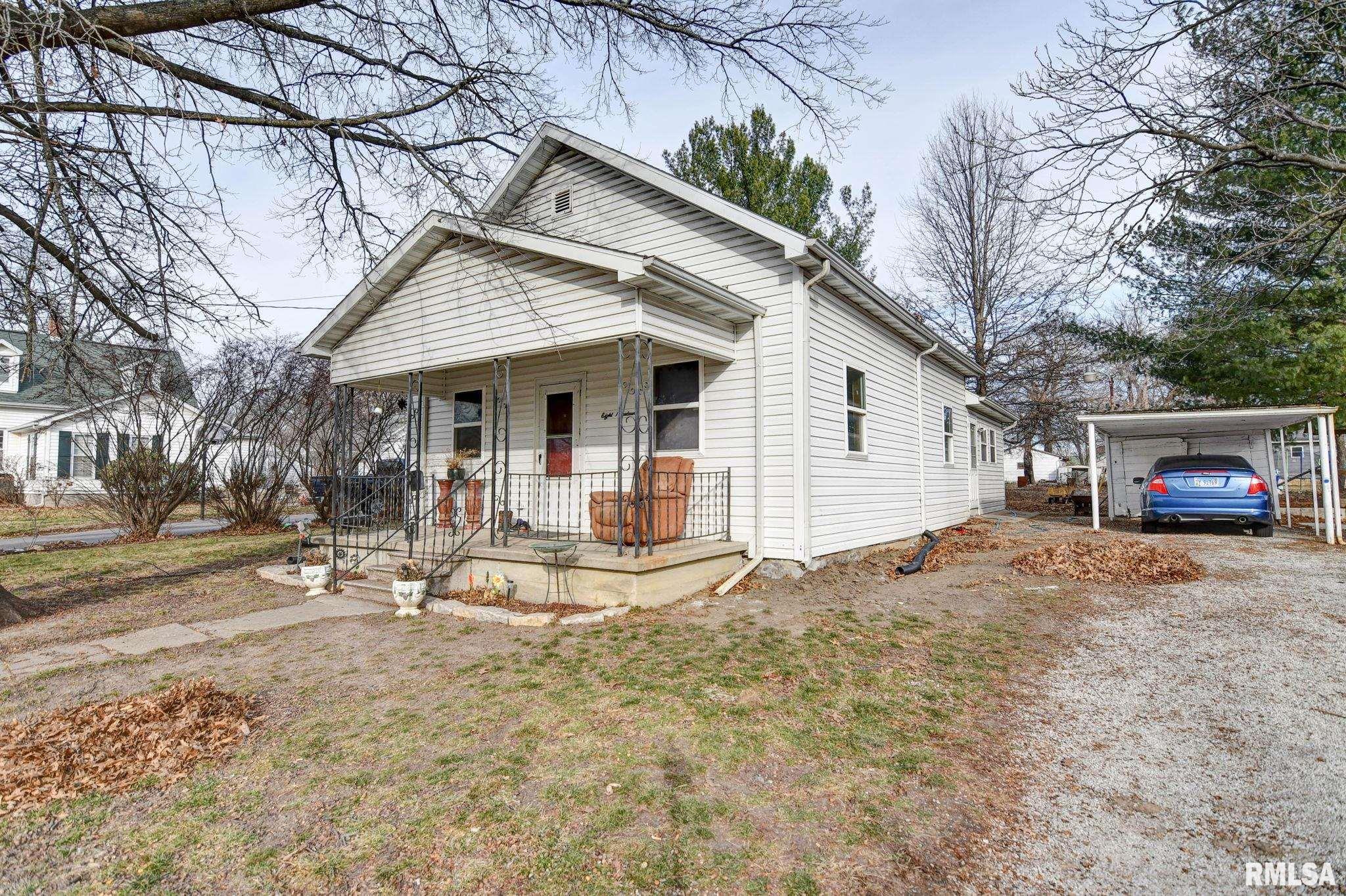 819 E Adams Street Property Photo 1