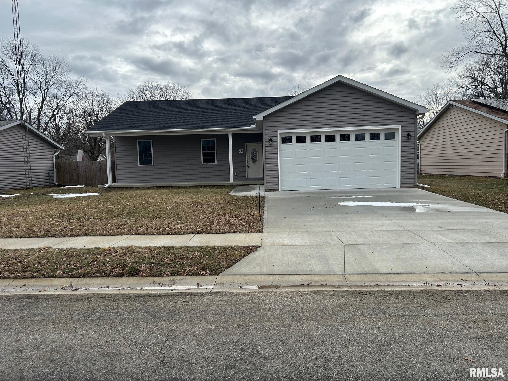 910 E Heights Avenue Property Photo 1