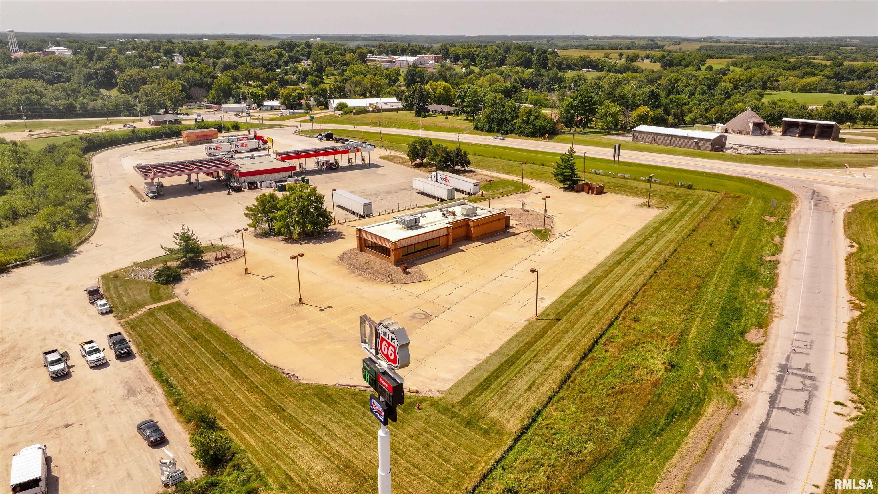 2 Cieten Plaza Property Photo 1