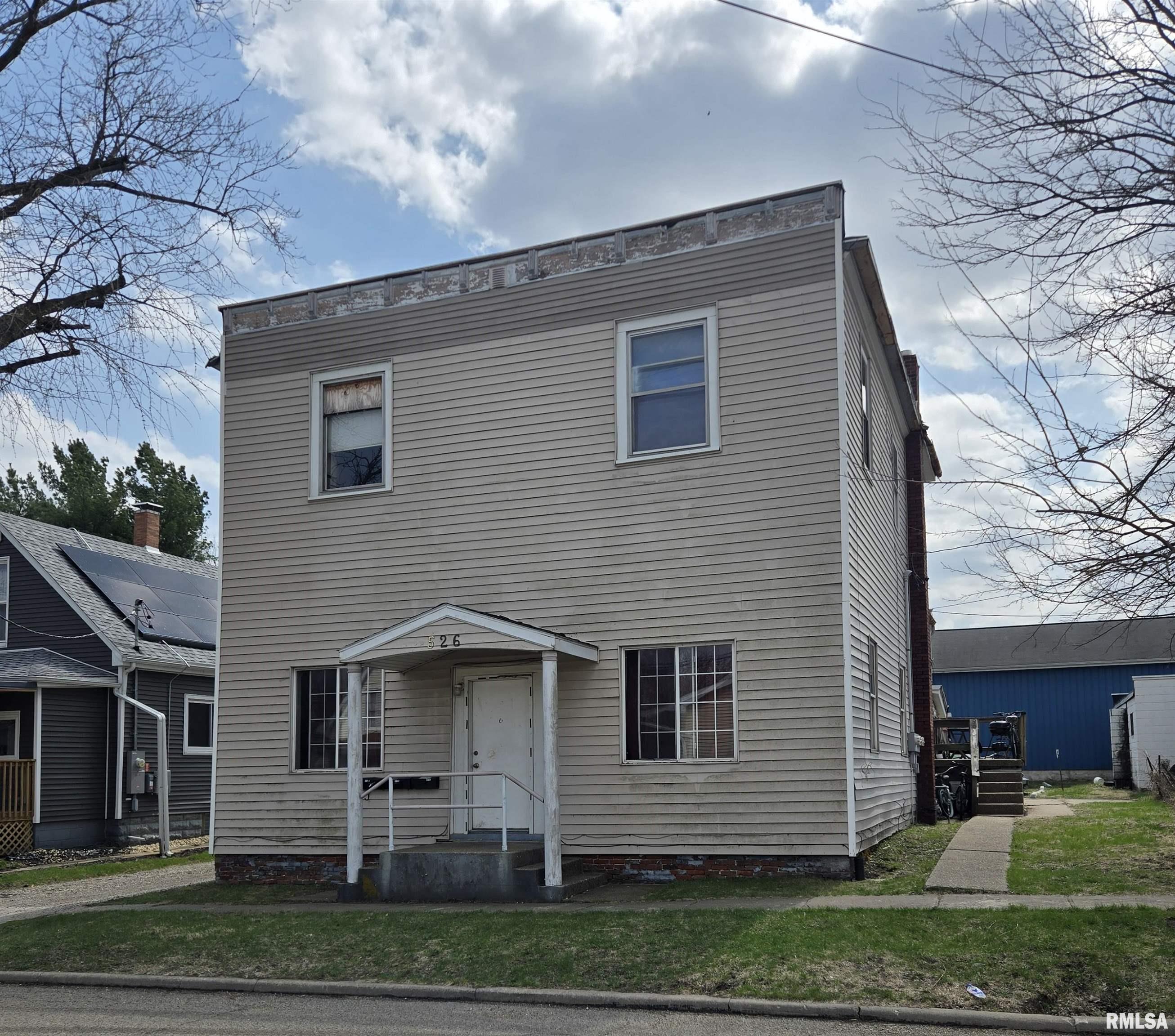 526 E Walnut Street Property Photo 1