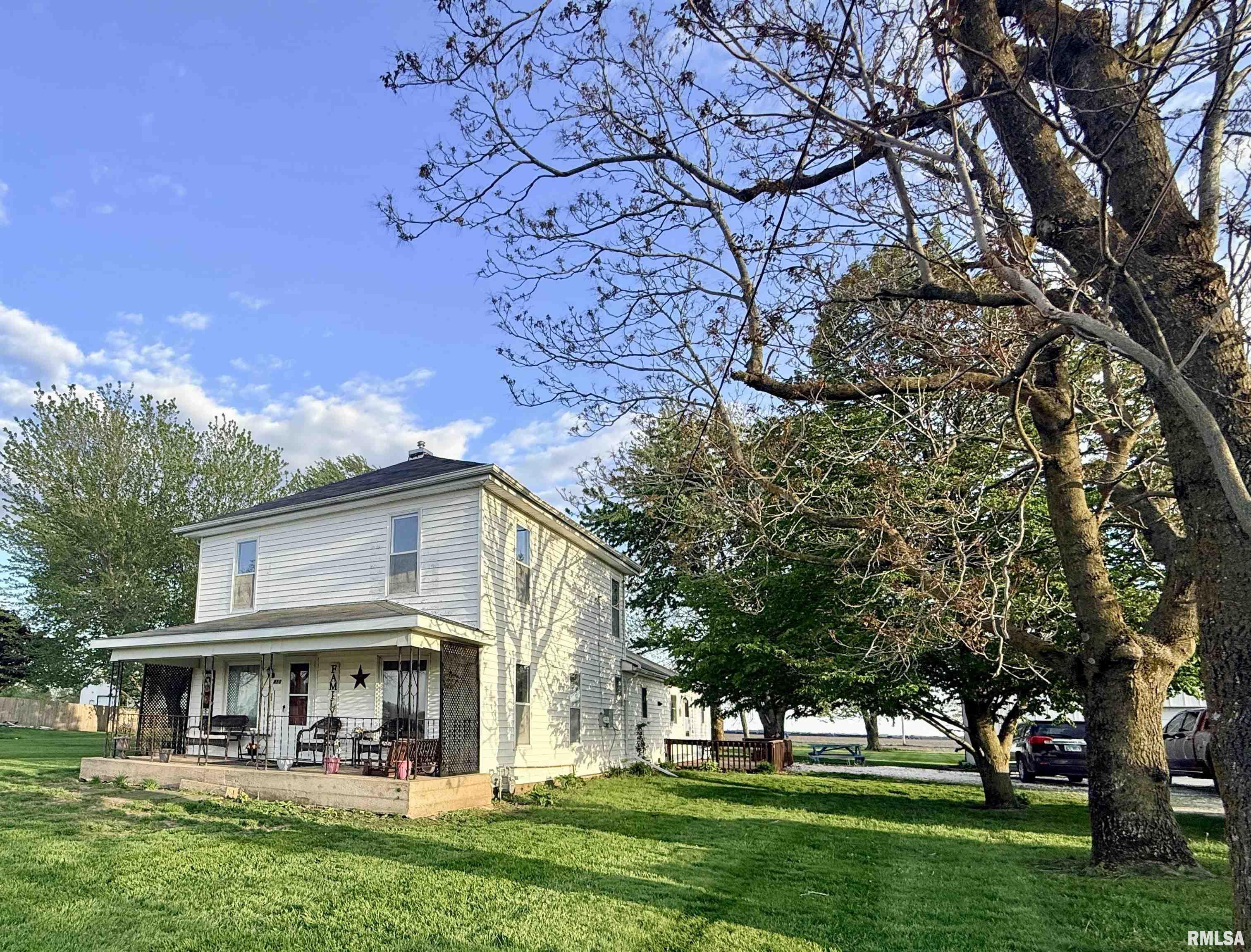 410 W Maple Street Property Photo 1