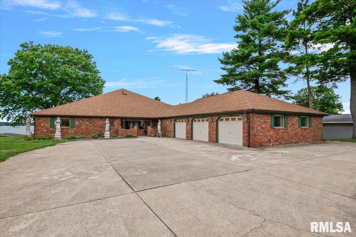 1013 E Lake Shore Drive Property Photo 1
