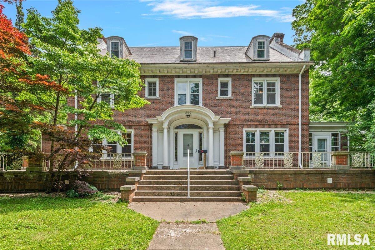 300 S SPRUCE Street