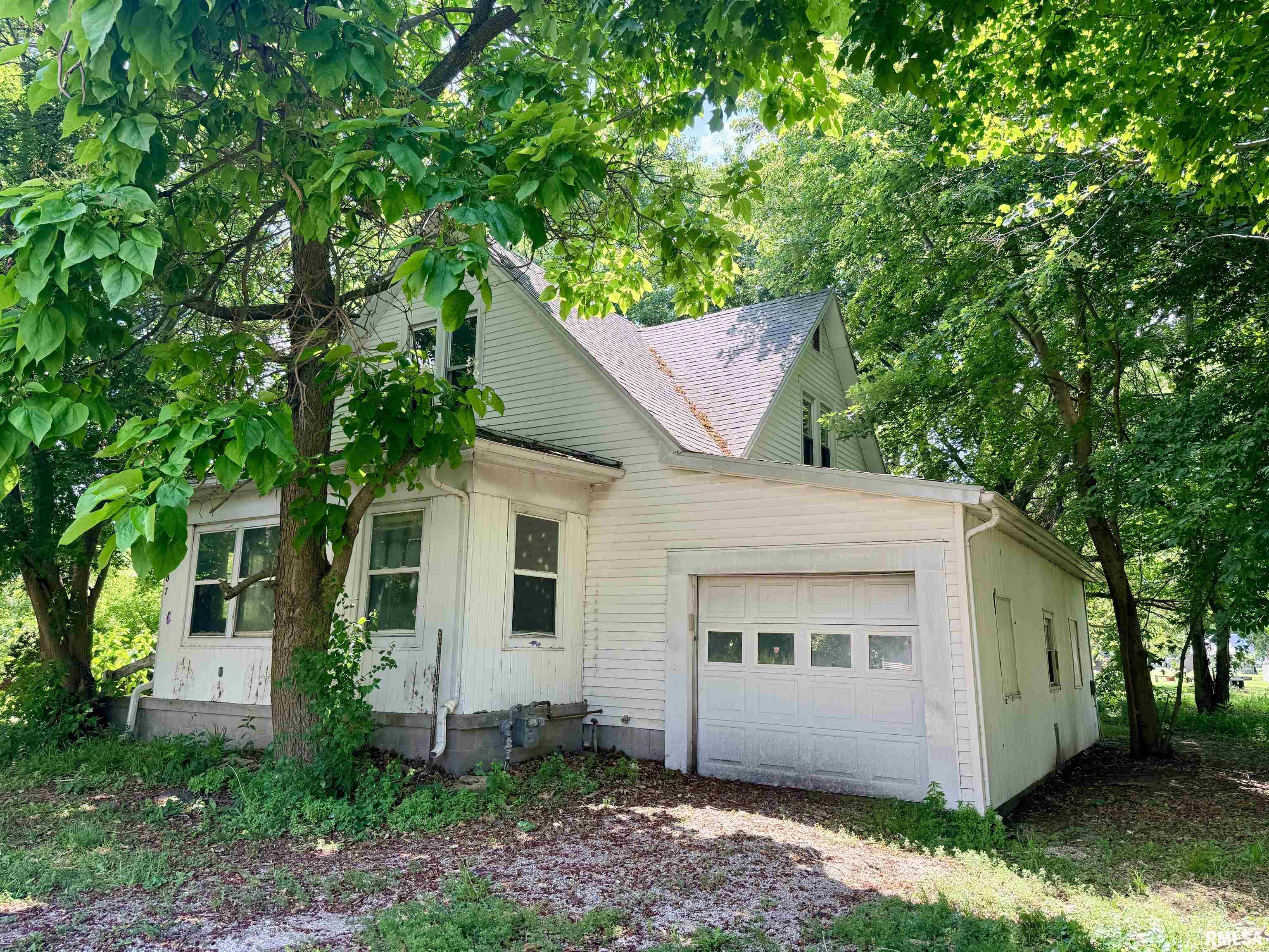 307 N CEDAR Street