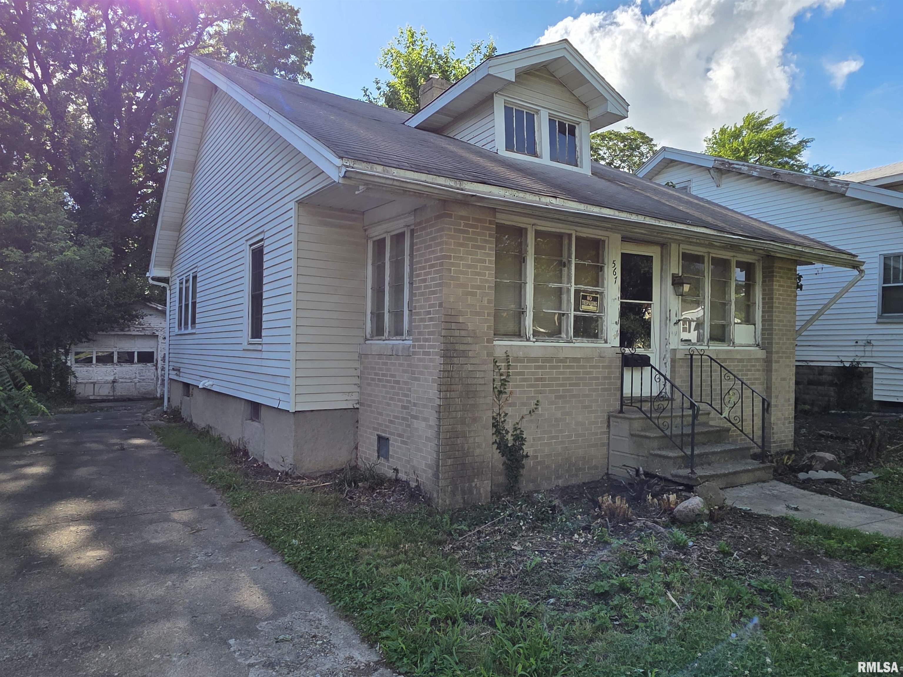 567 S Haworth Avenue Property Photo 1