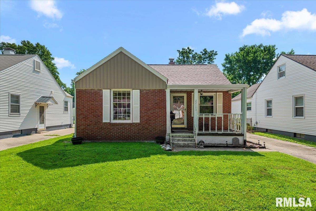 2212 S Pasfield Street Property Photo 1