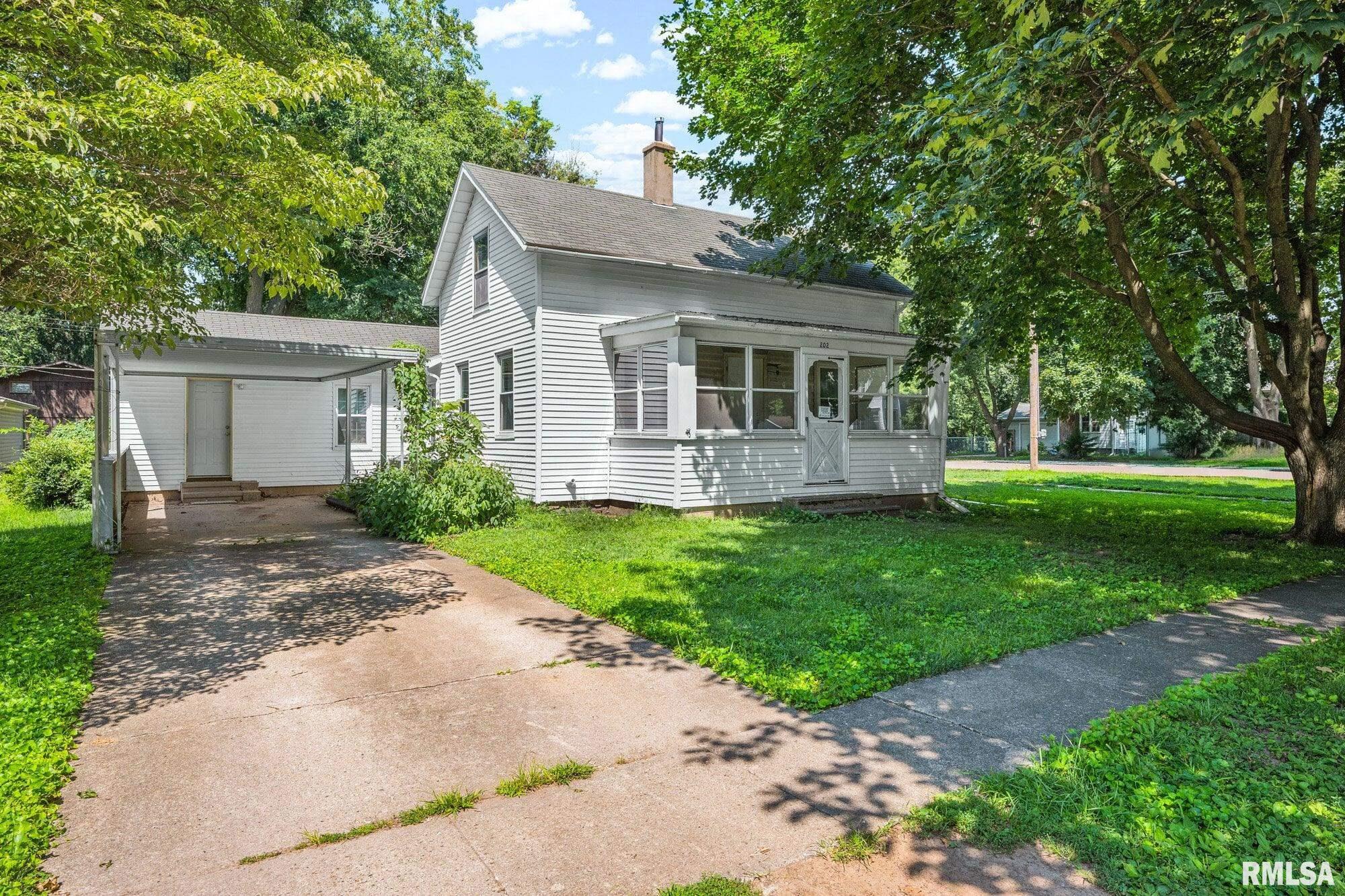 202 S LOGAN Street
