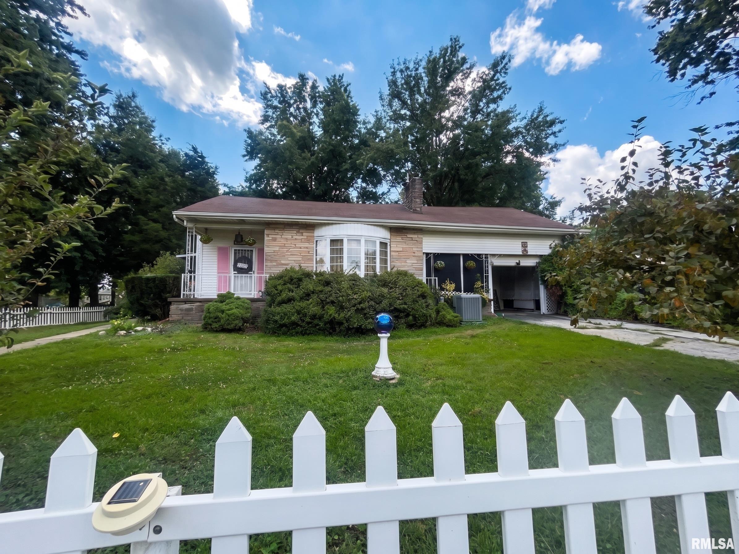 1850 Laurel Street Property Photo 1