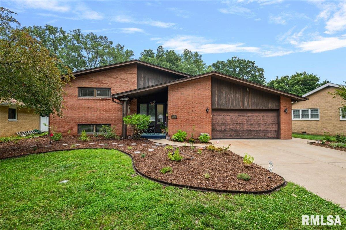 2400 Cahokia Drive Property Photo 1