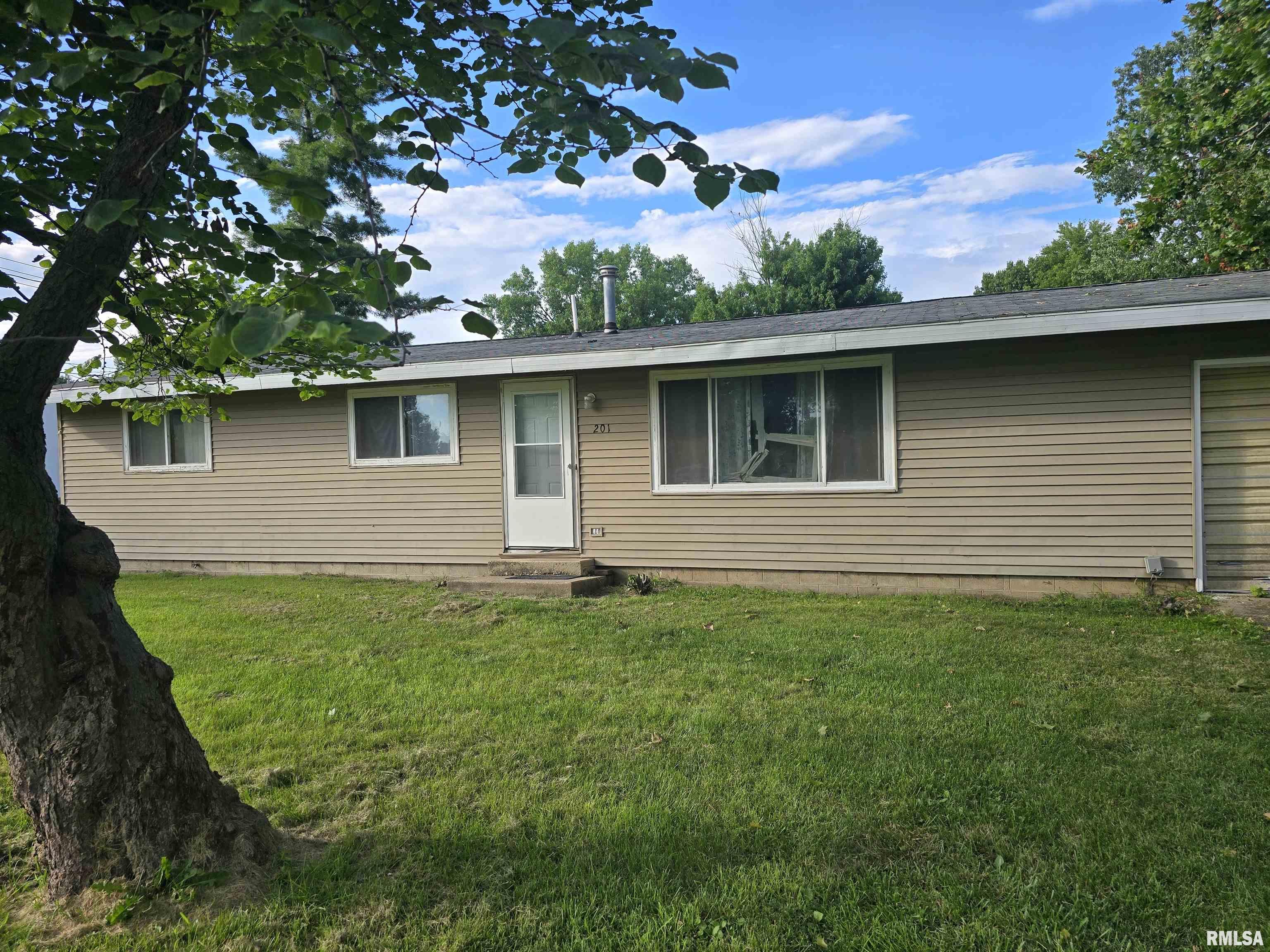 201 E Sangamon Street Property Photo 1