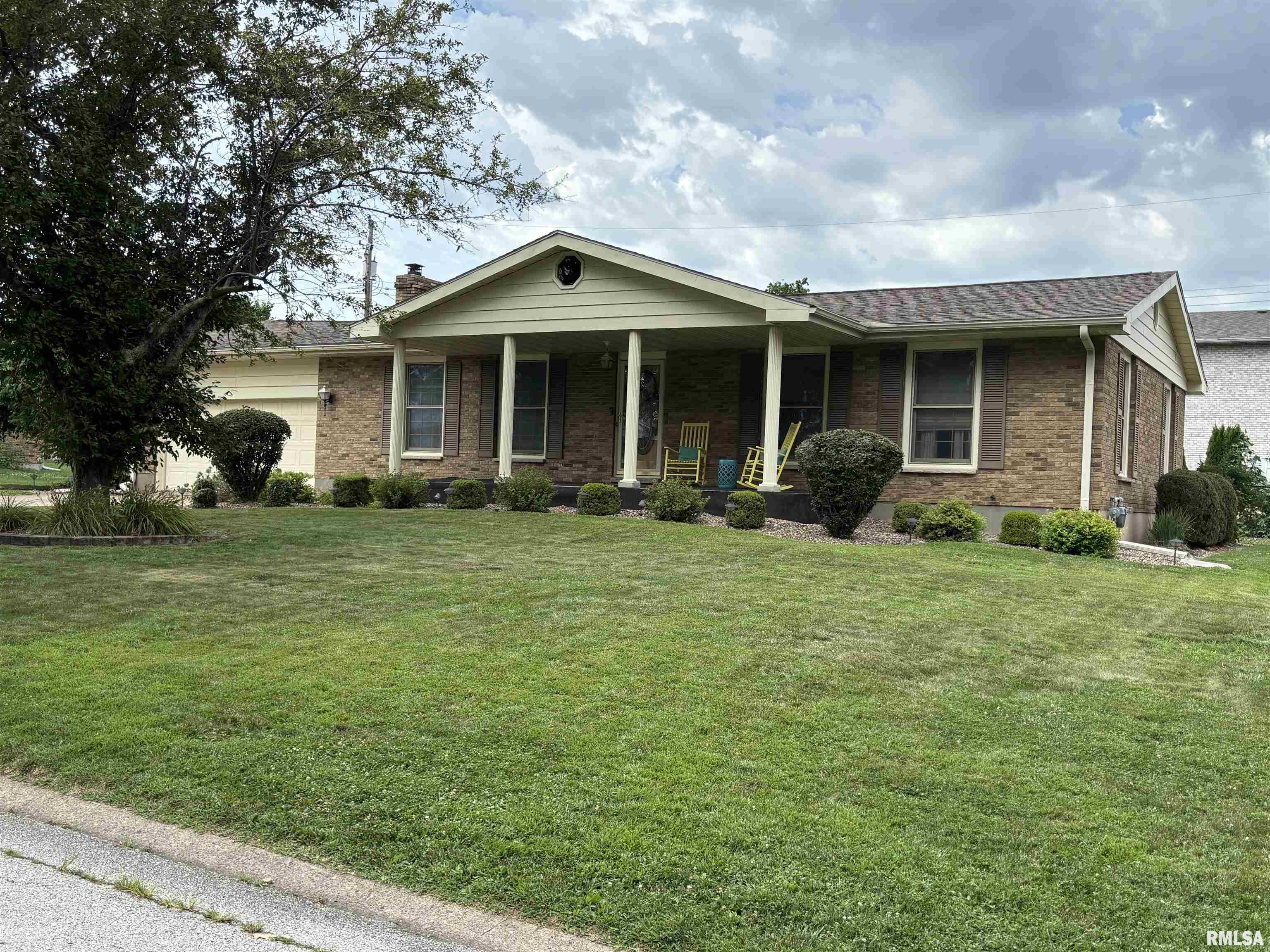 2425 Green Acres Property Photo 1