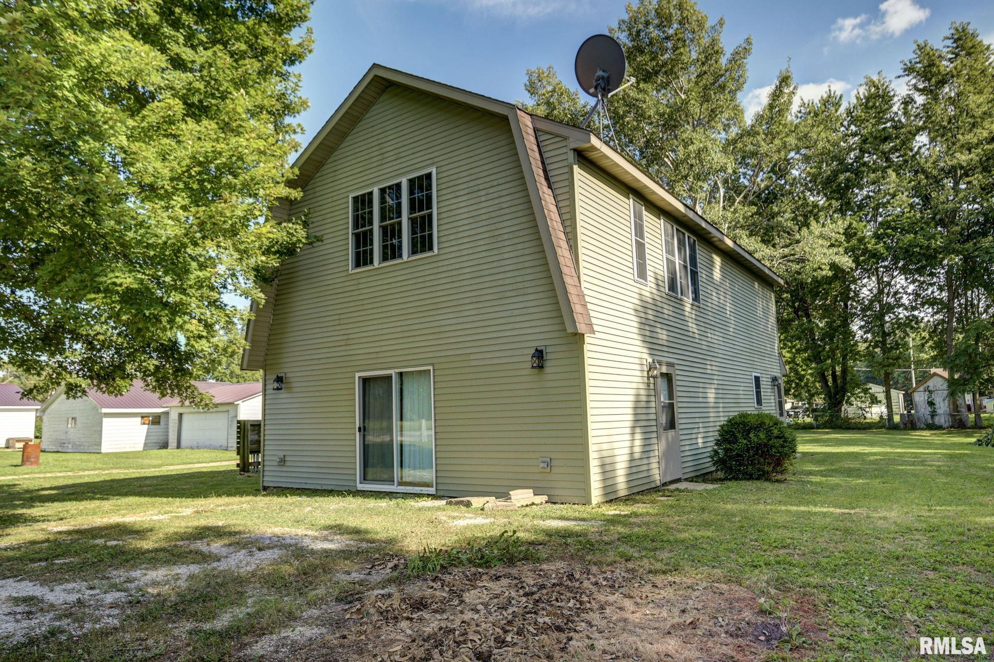 112 E Grand Avenue Property Photo 1