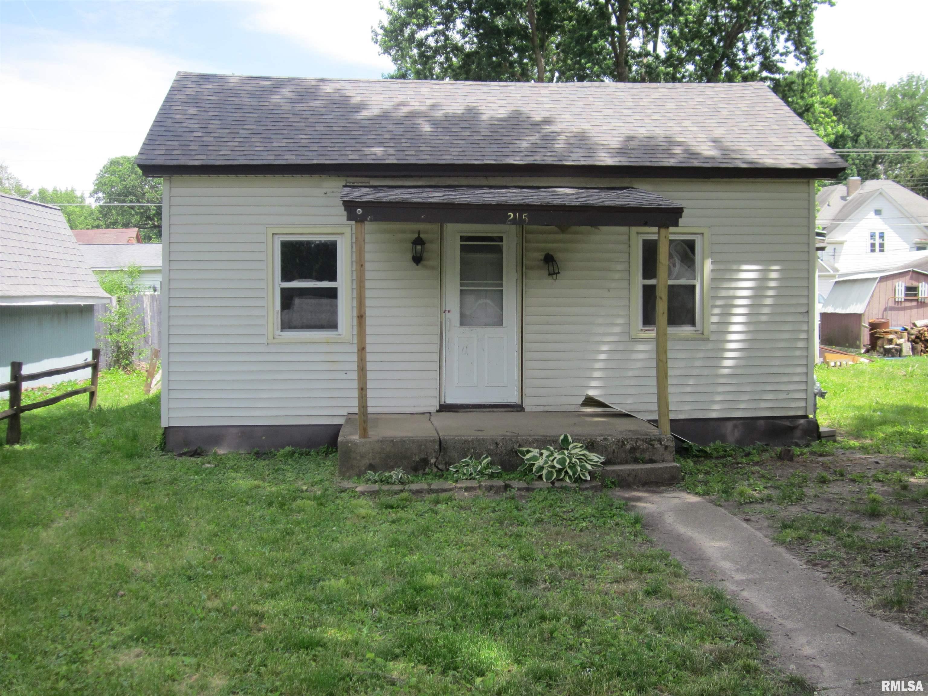 215 N Menard Street Property Photo 1