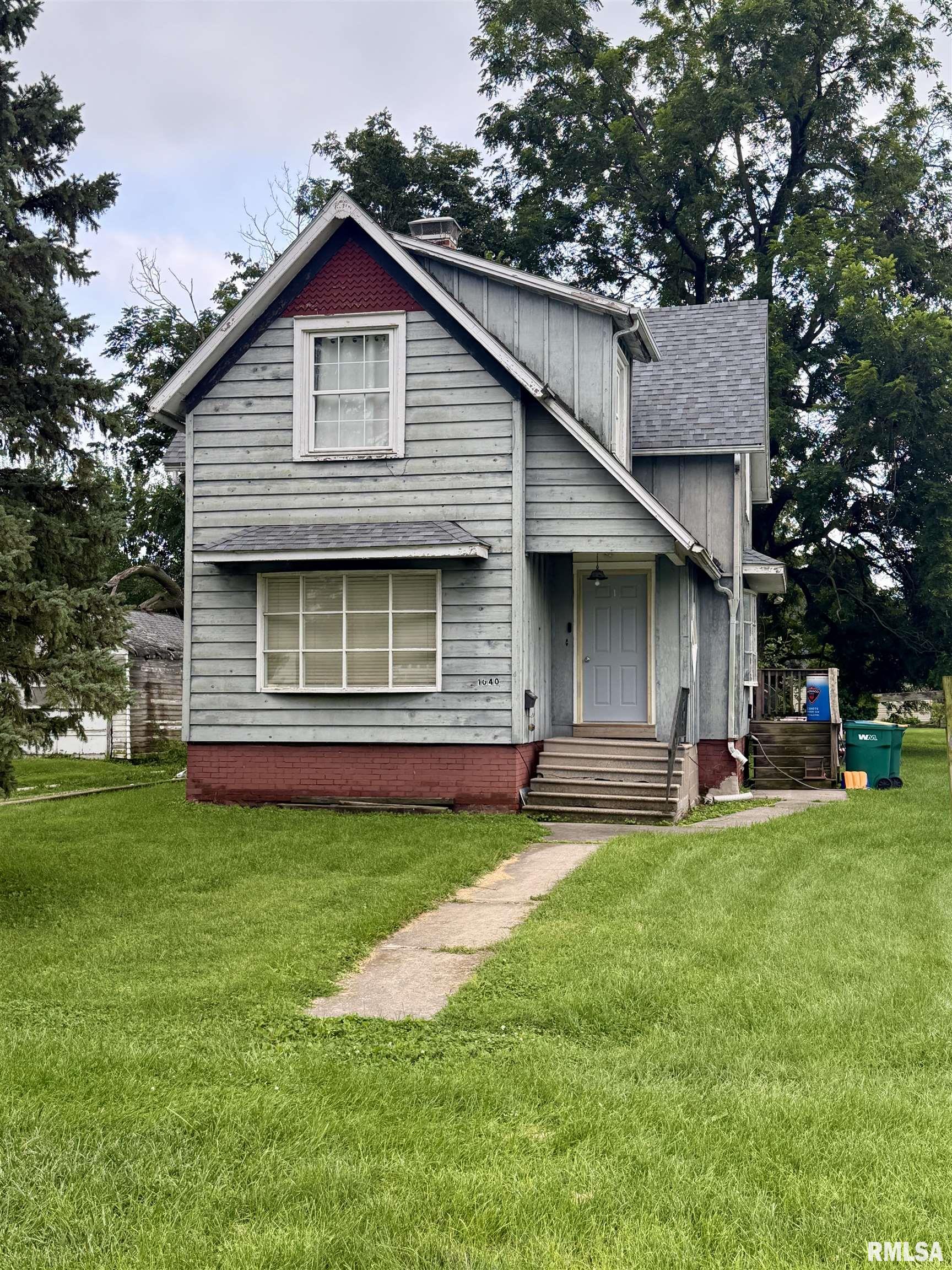 1040 E BERRIEN Street