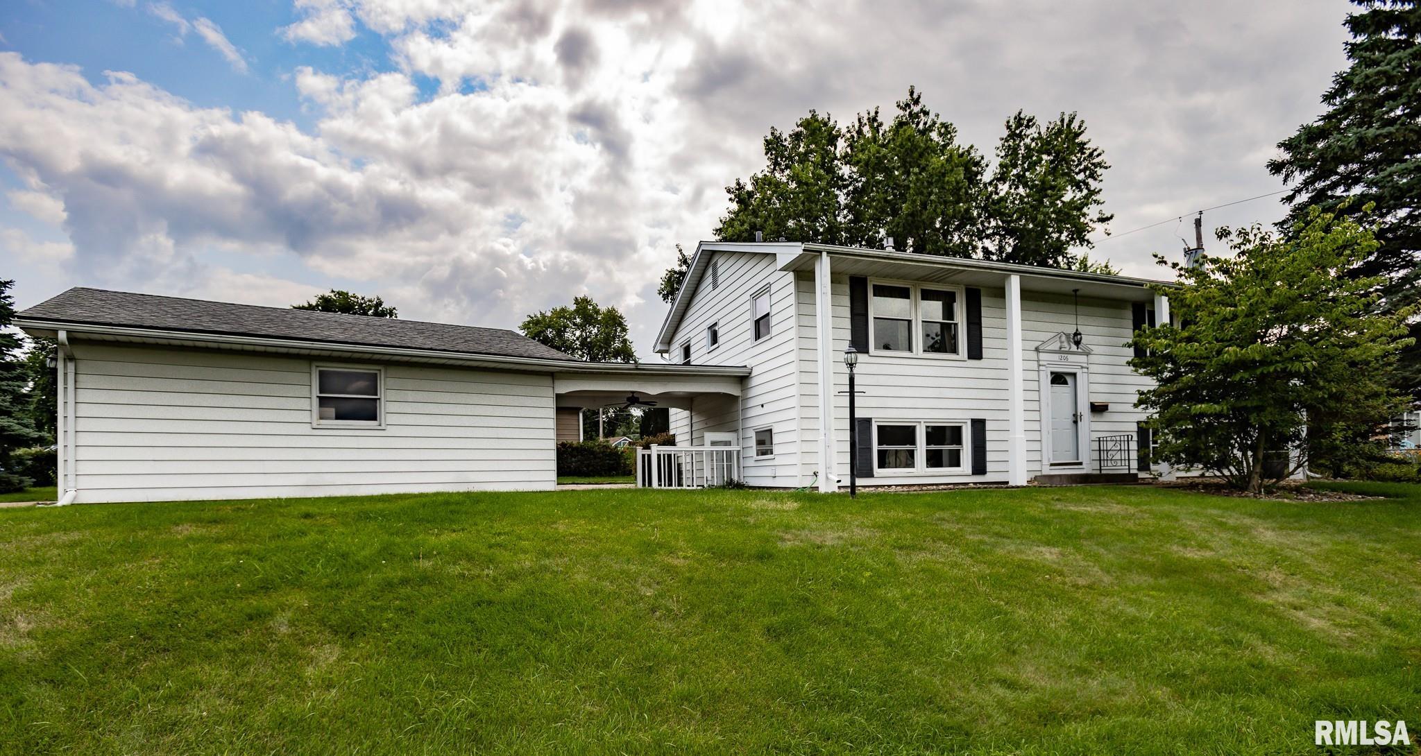 1206 8th Avenue Property Photo 1