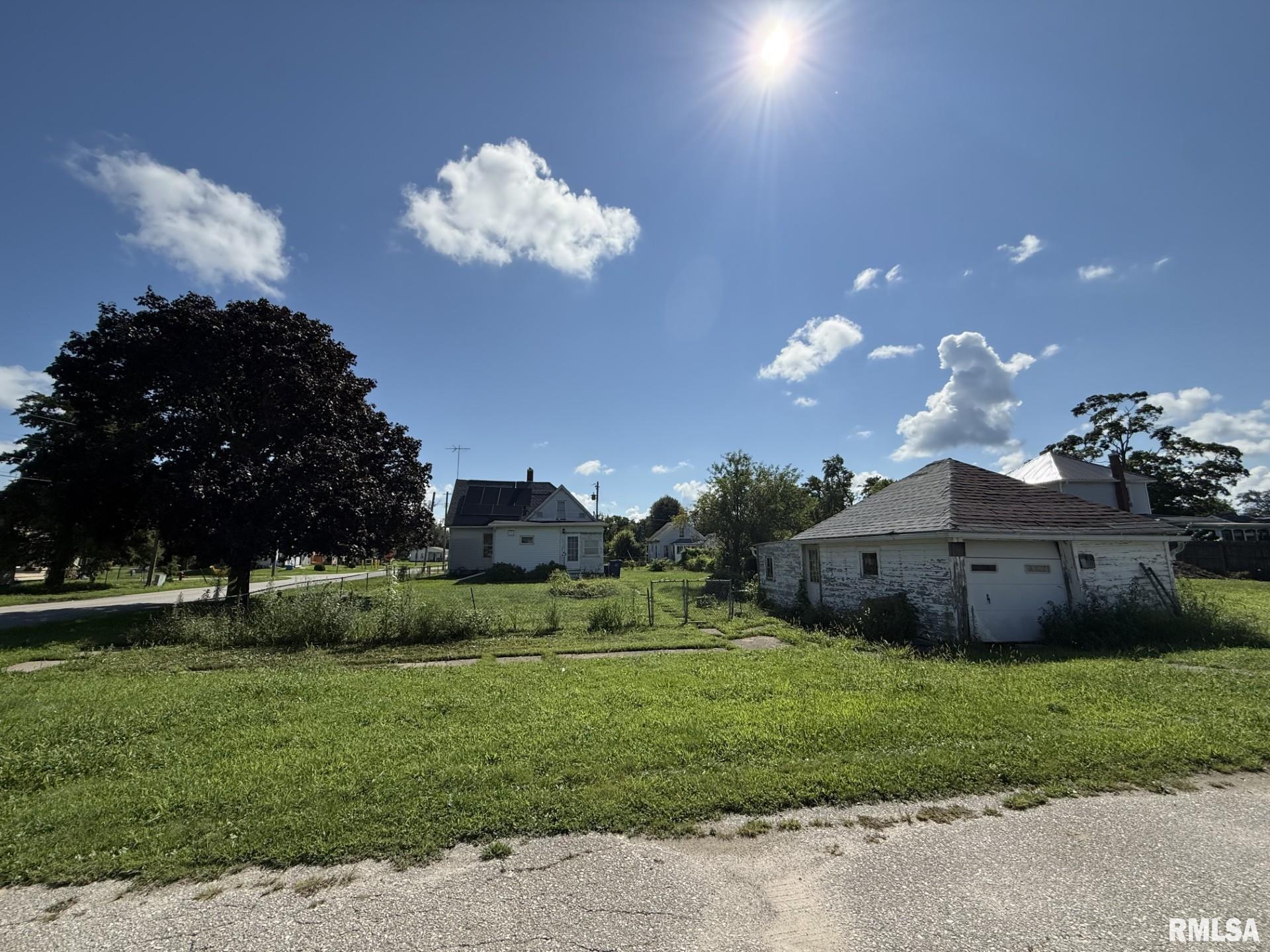 900 S 1st Street Property Photo 1