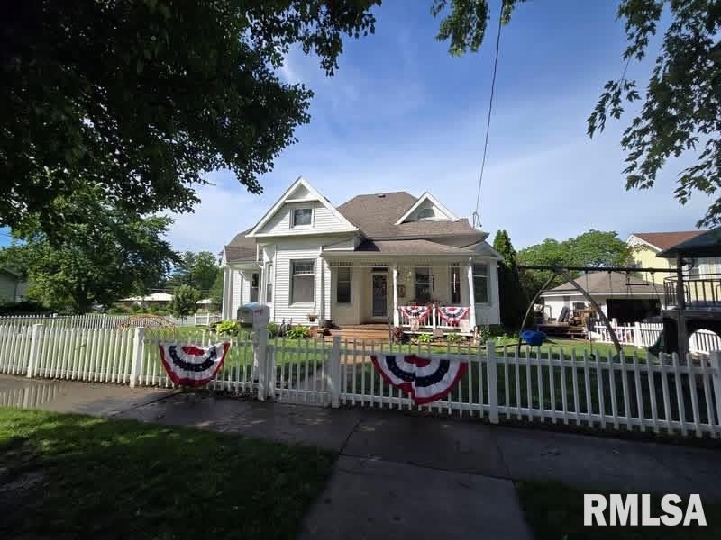101 E Washington Street Property Photo 1