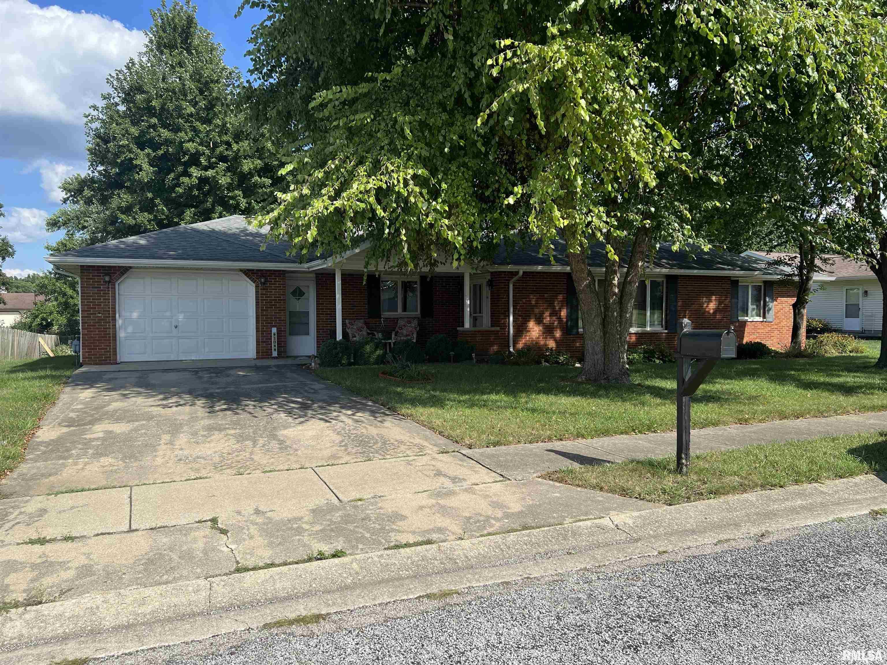 10 Appomatox Avenue