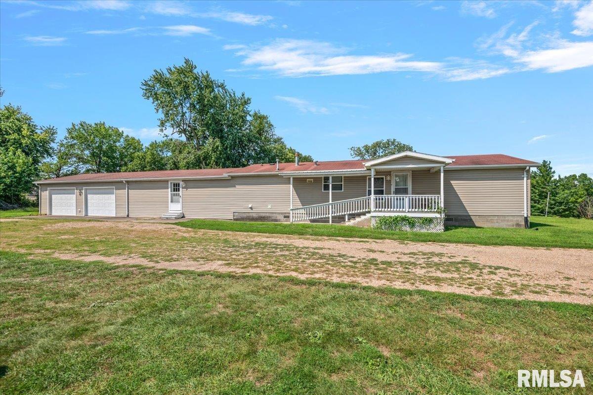 425 E North Street Property Photo 1