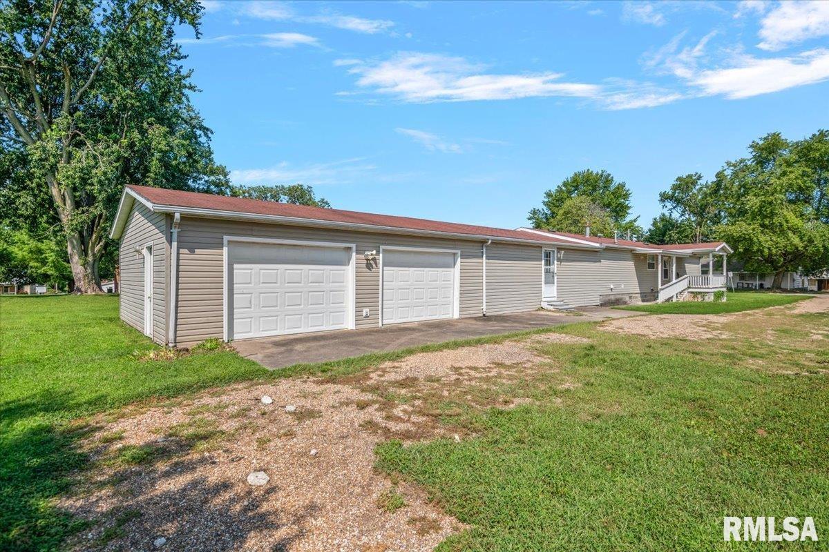 425 E North Street Property Photo 1
