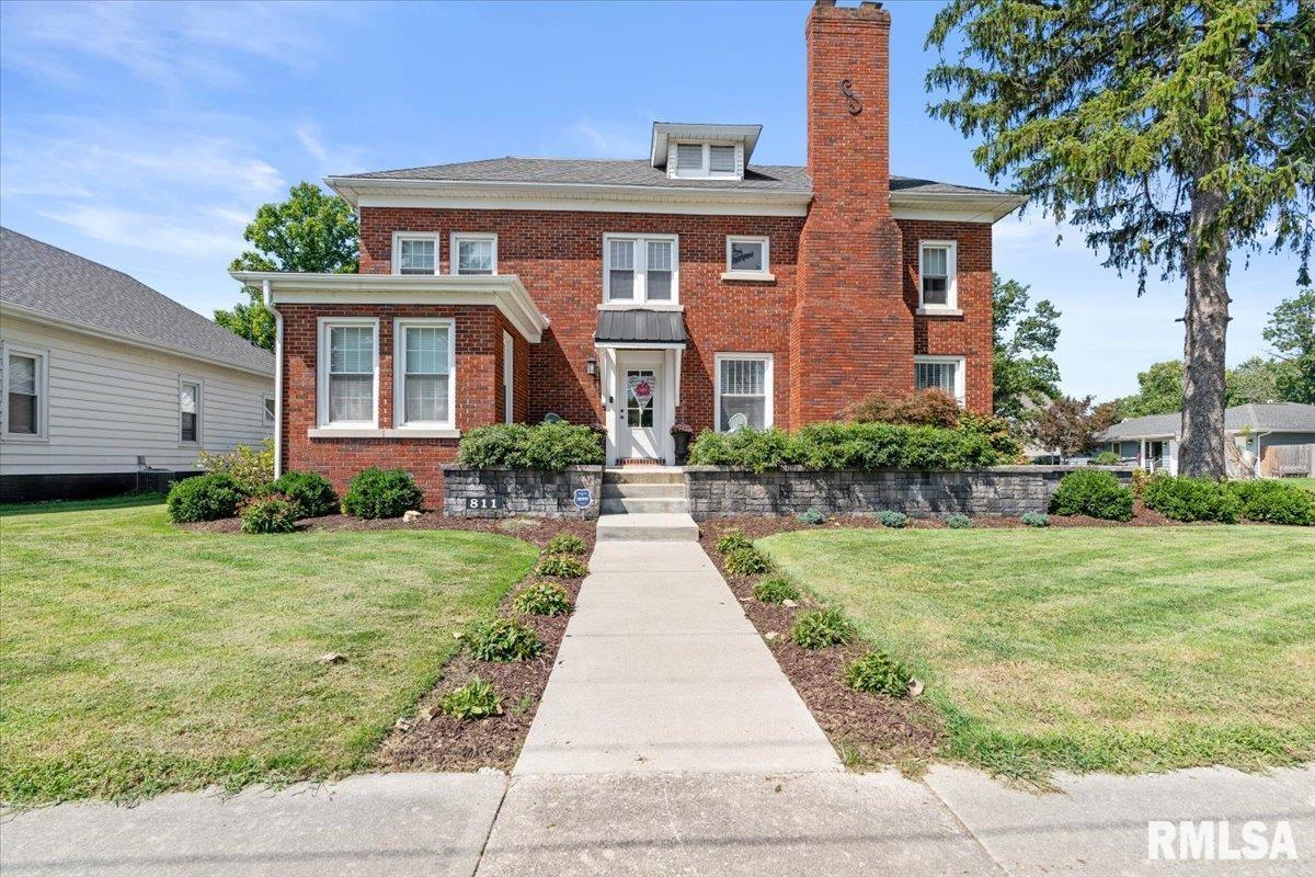811 4th Street Property Photo 1