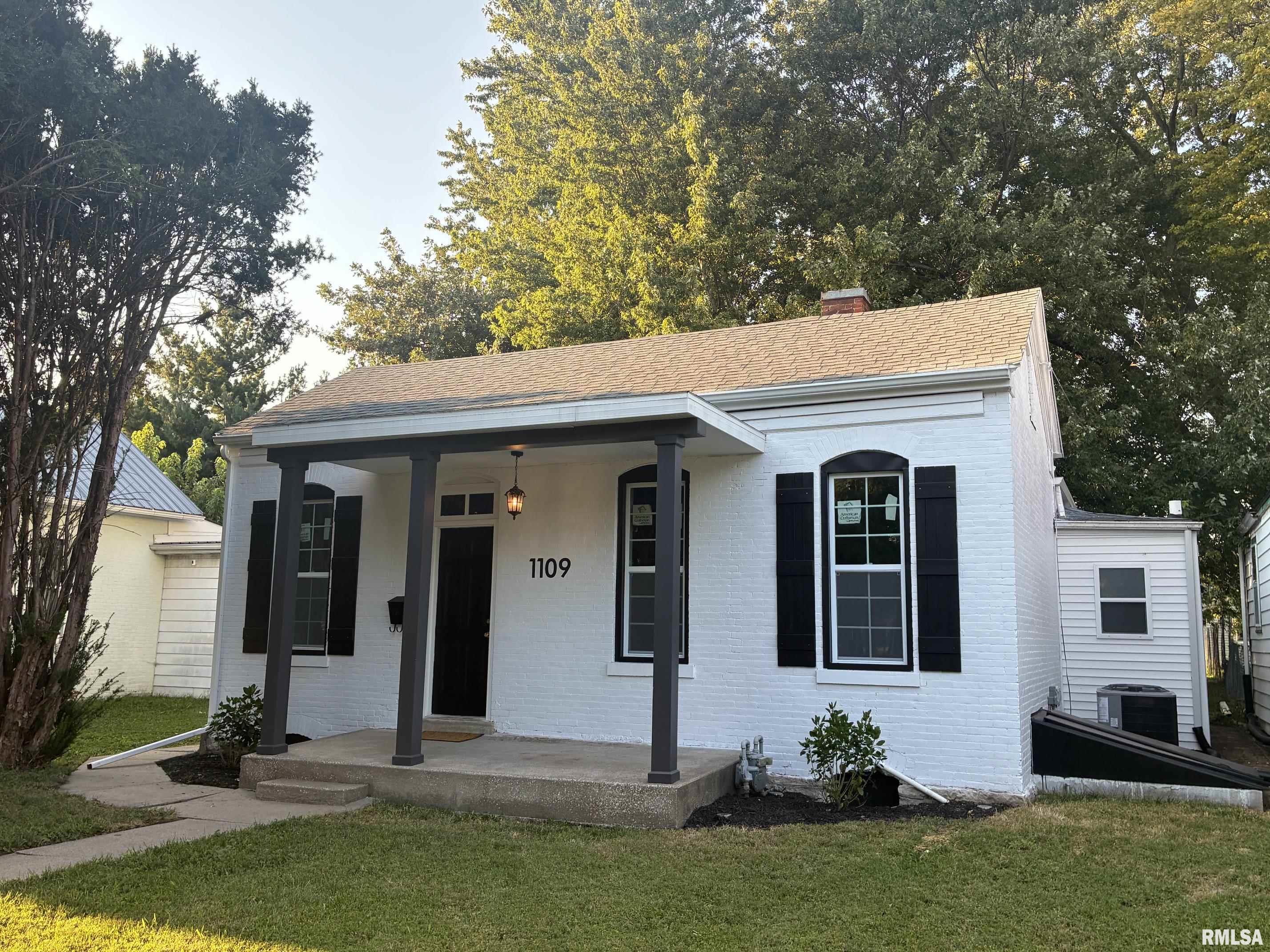 1109 Washington Street Property Photo 1