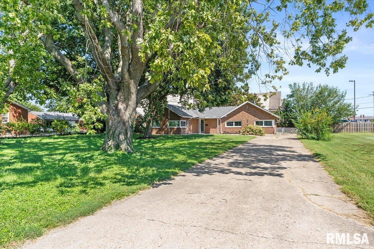 2952 S 5TH Street