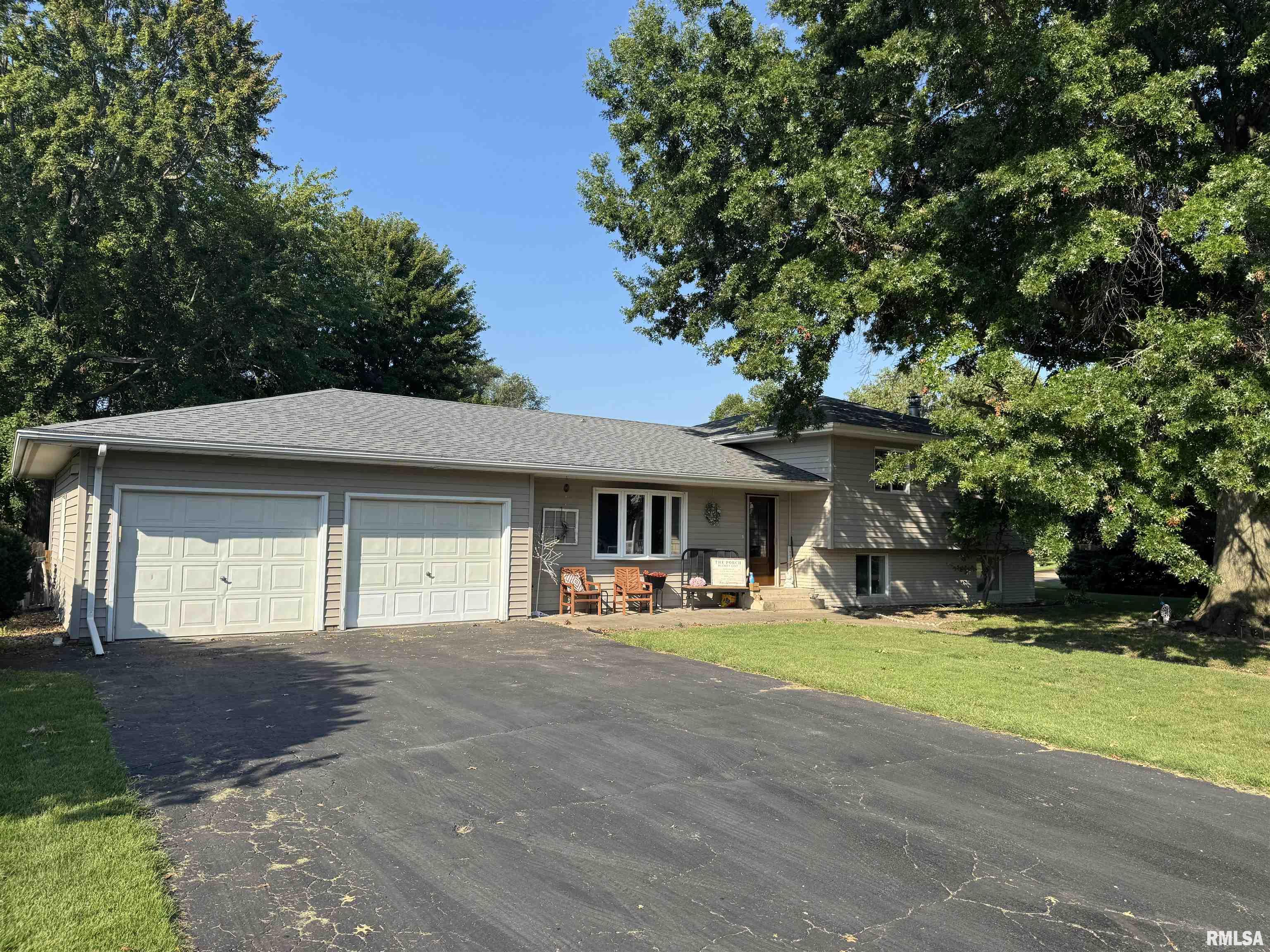 203 Dale Drive Property Photo 1