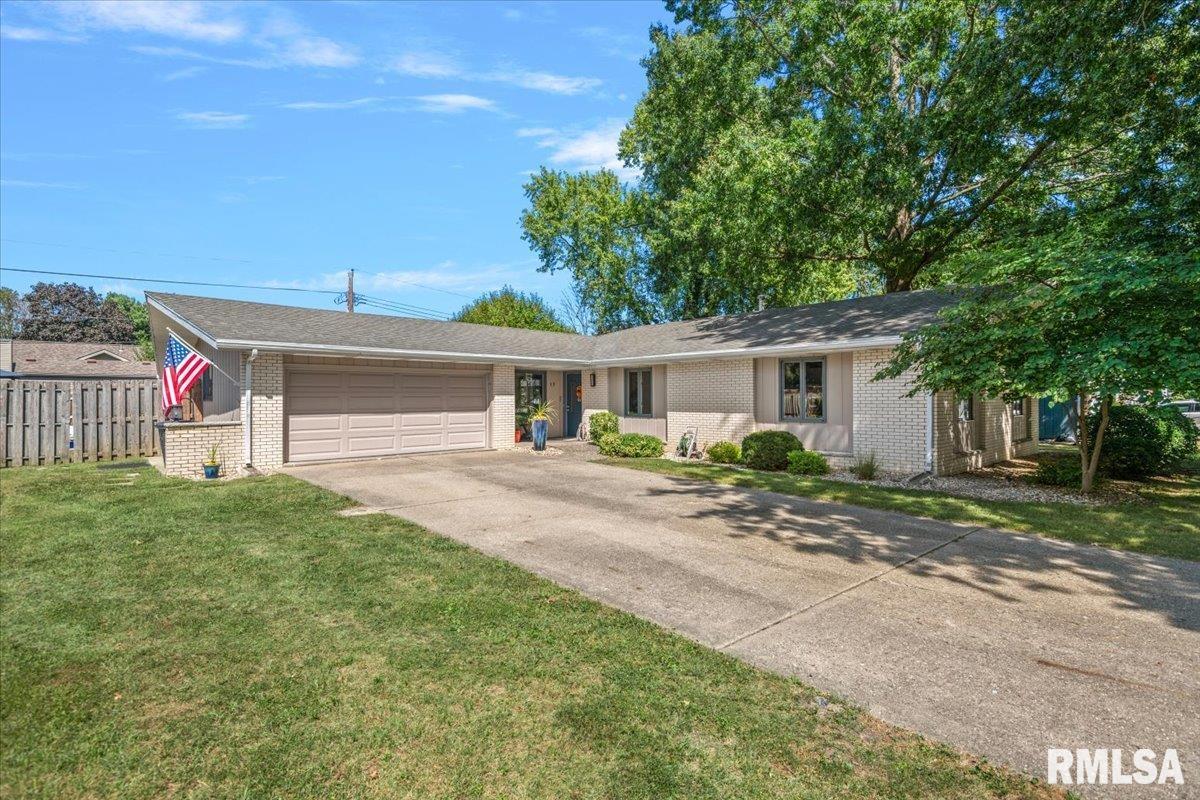 17 Iroquois Drive Property Photo 1
