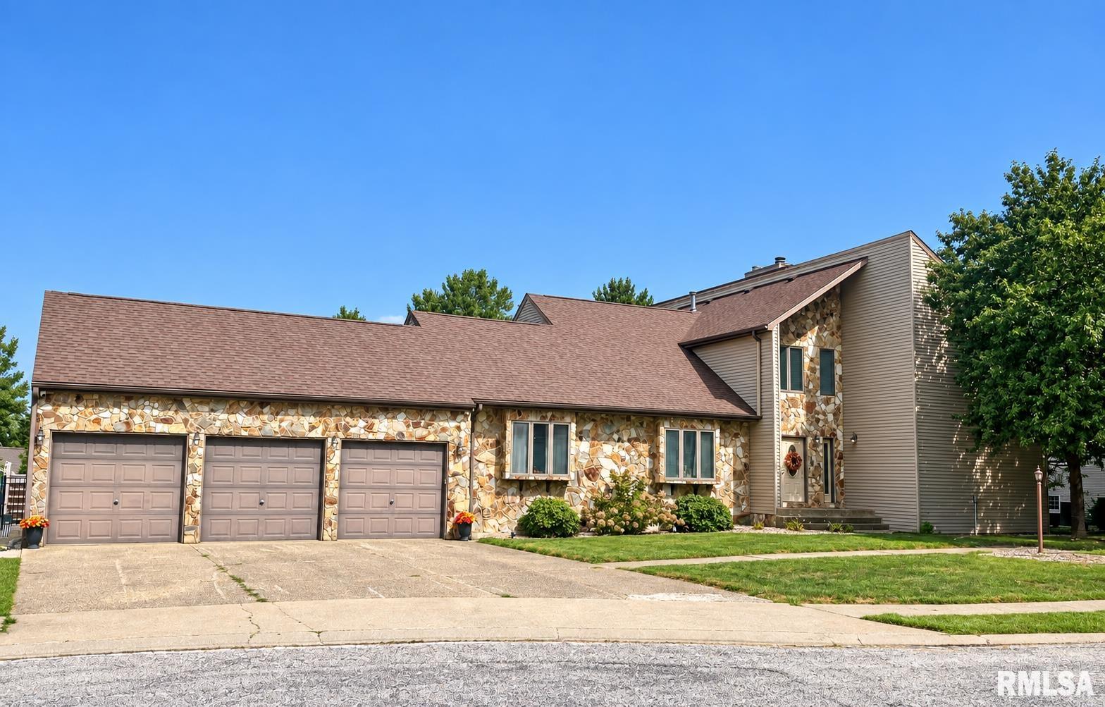 4 Monterey Court Property Photo 1