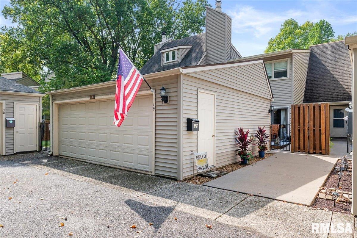 19 Country Place Property Photo 1