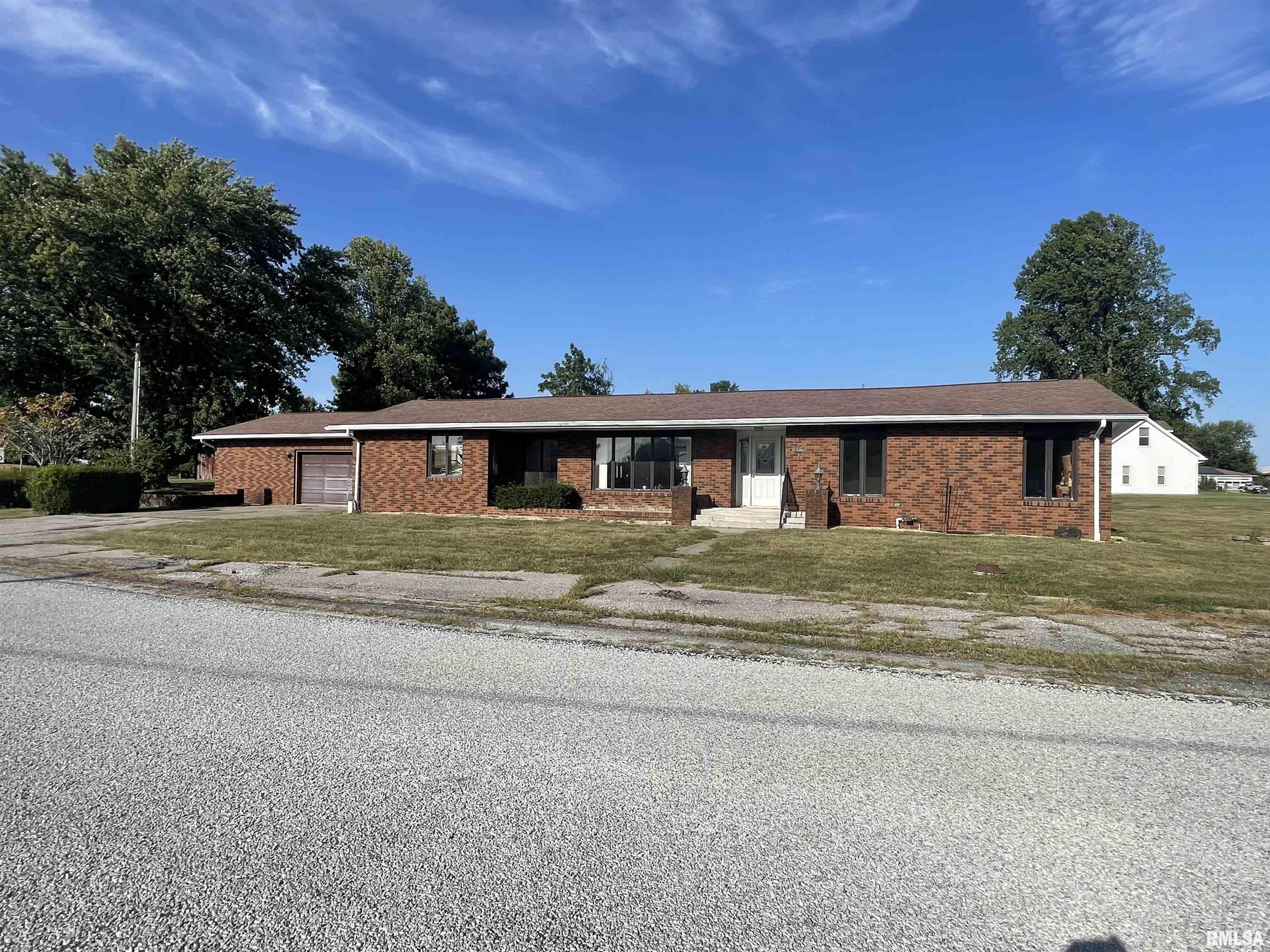 215 Smith Street Property Photo 1