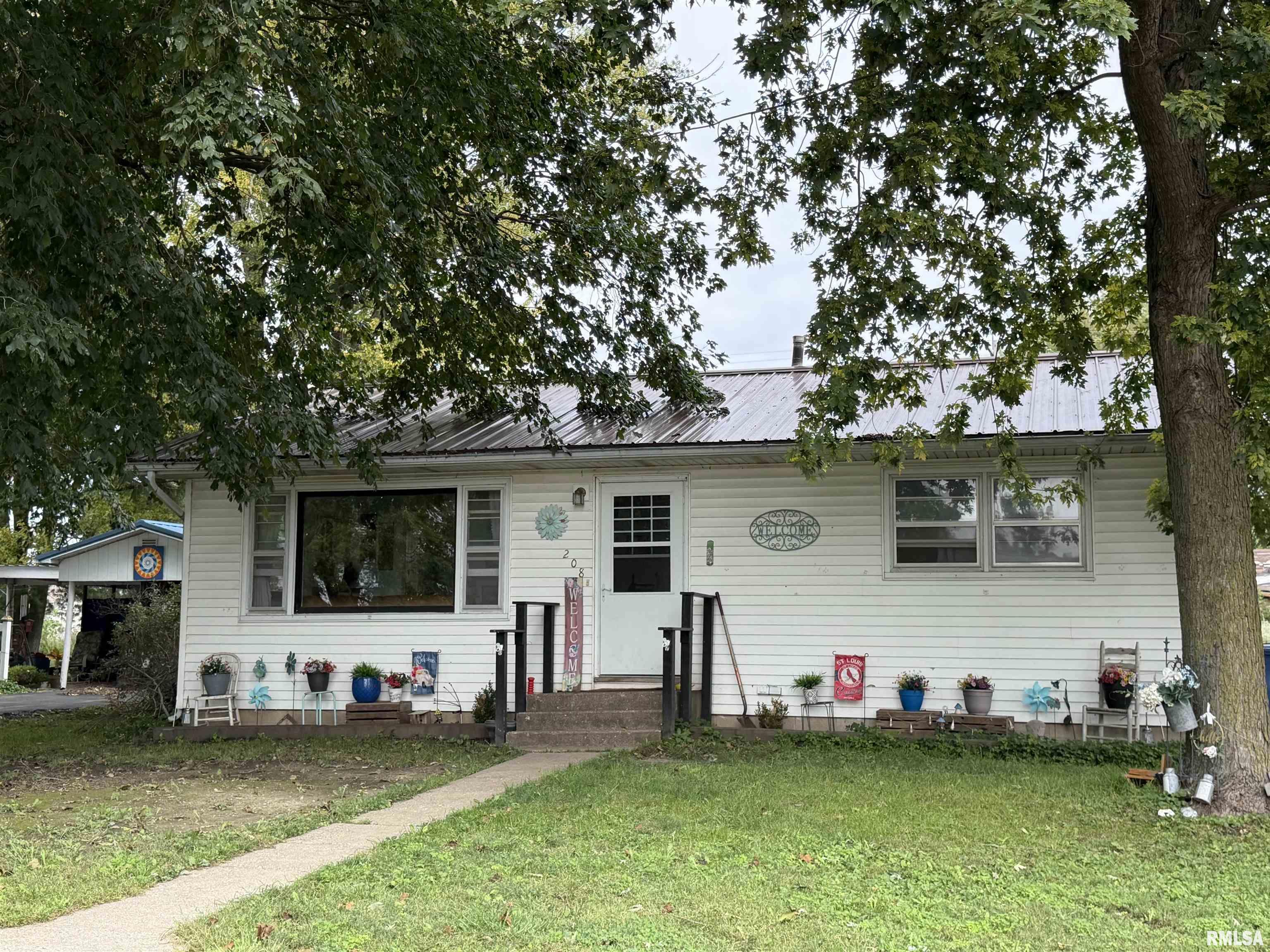 208 E MAIN Street
