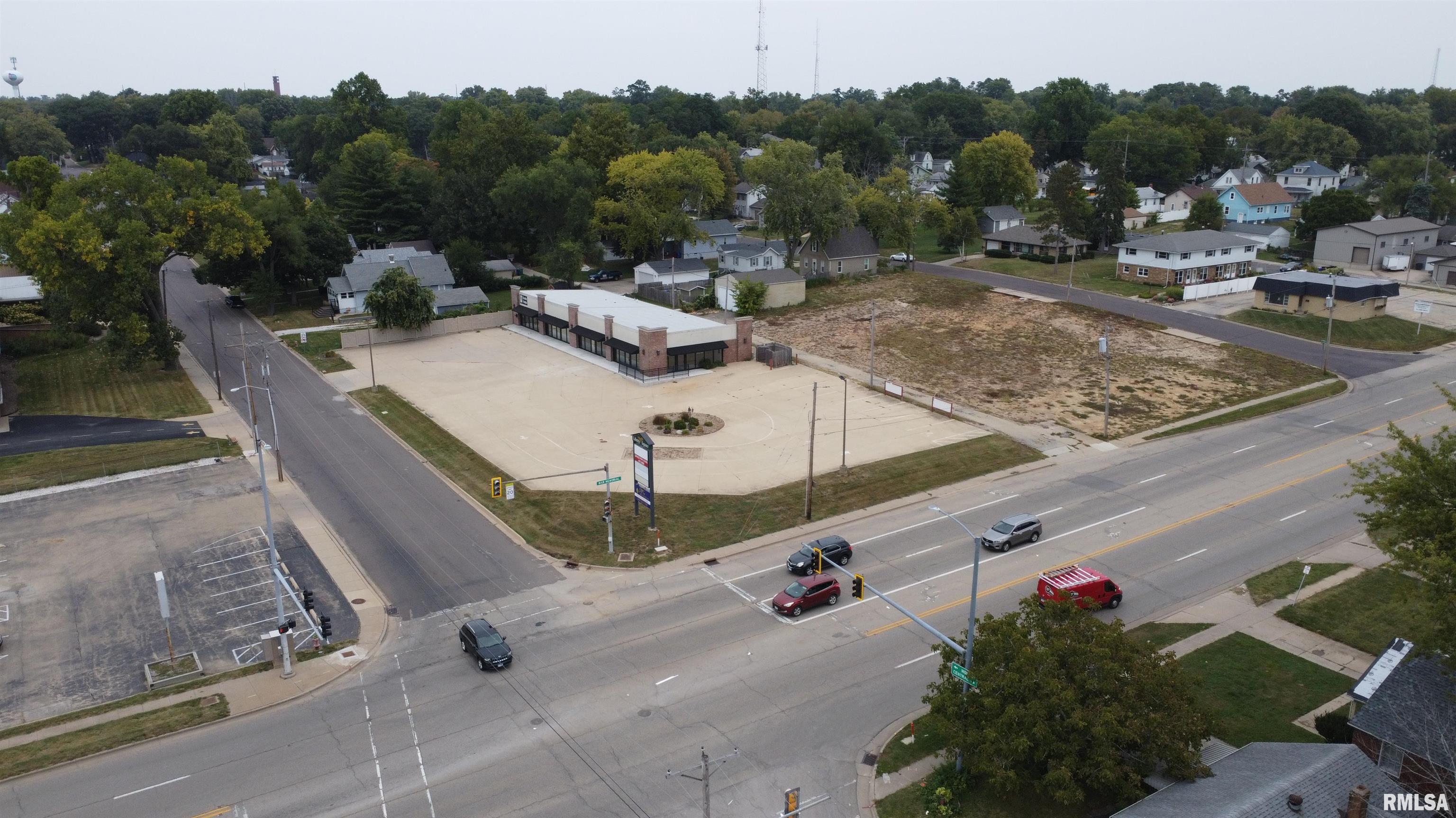1001 E War Memorial Drive Property Photo 1