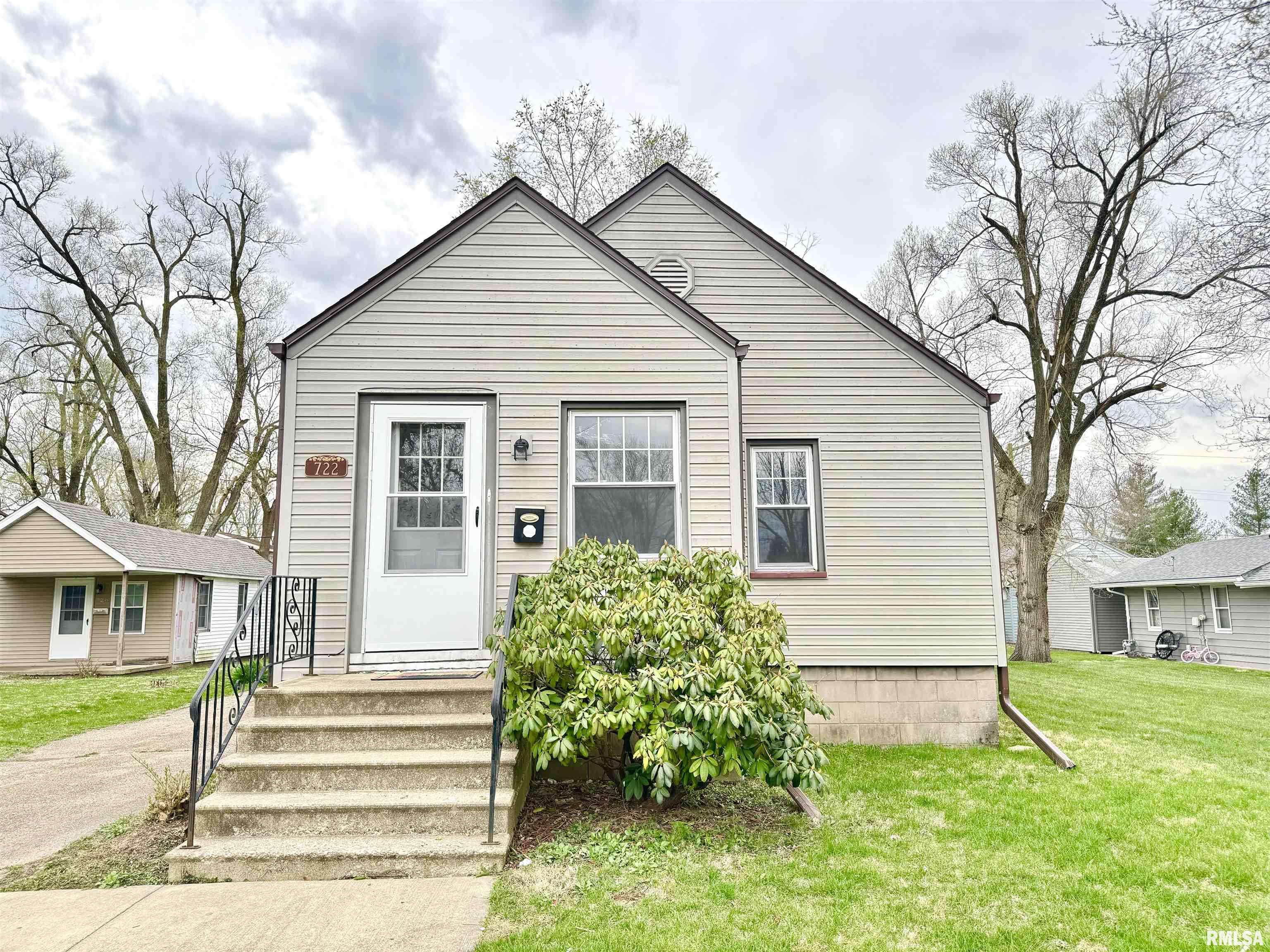 722 E London Avenue Property Photo 1