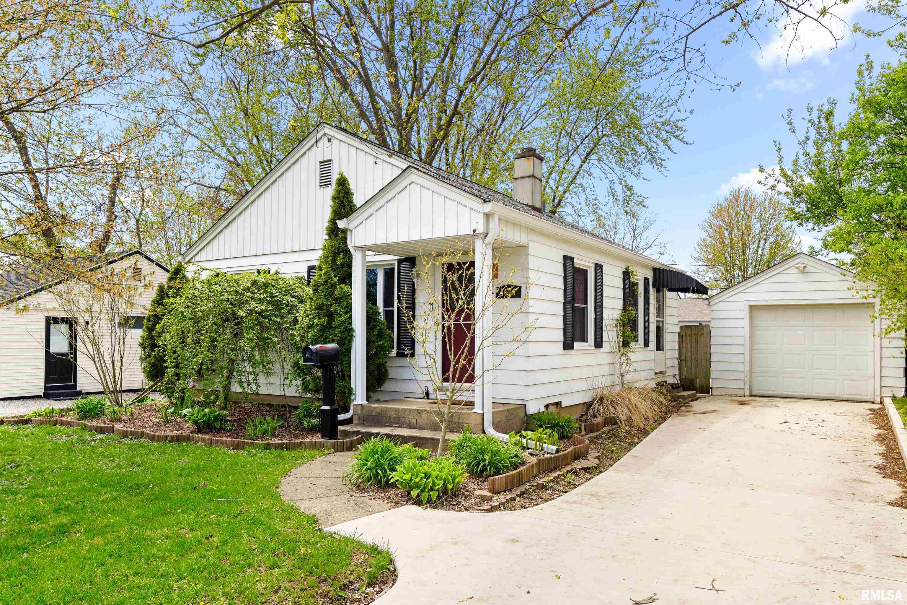 4611 N Edgebrook Drive Property Photo 1
